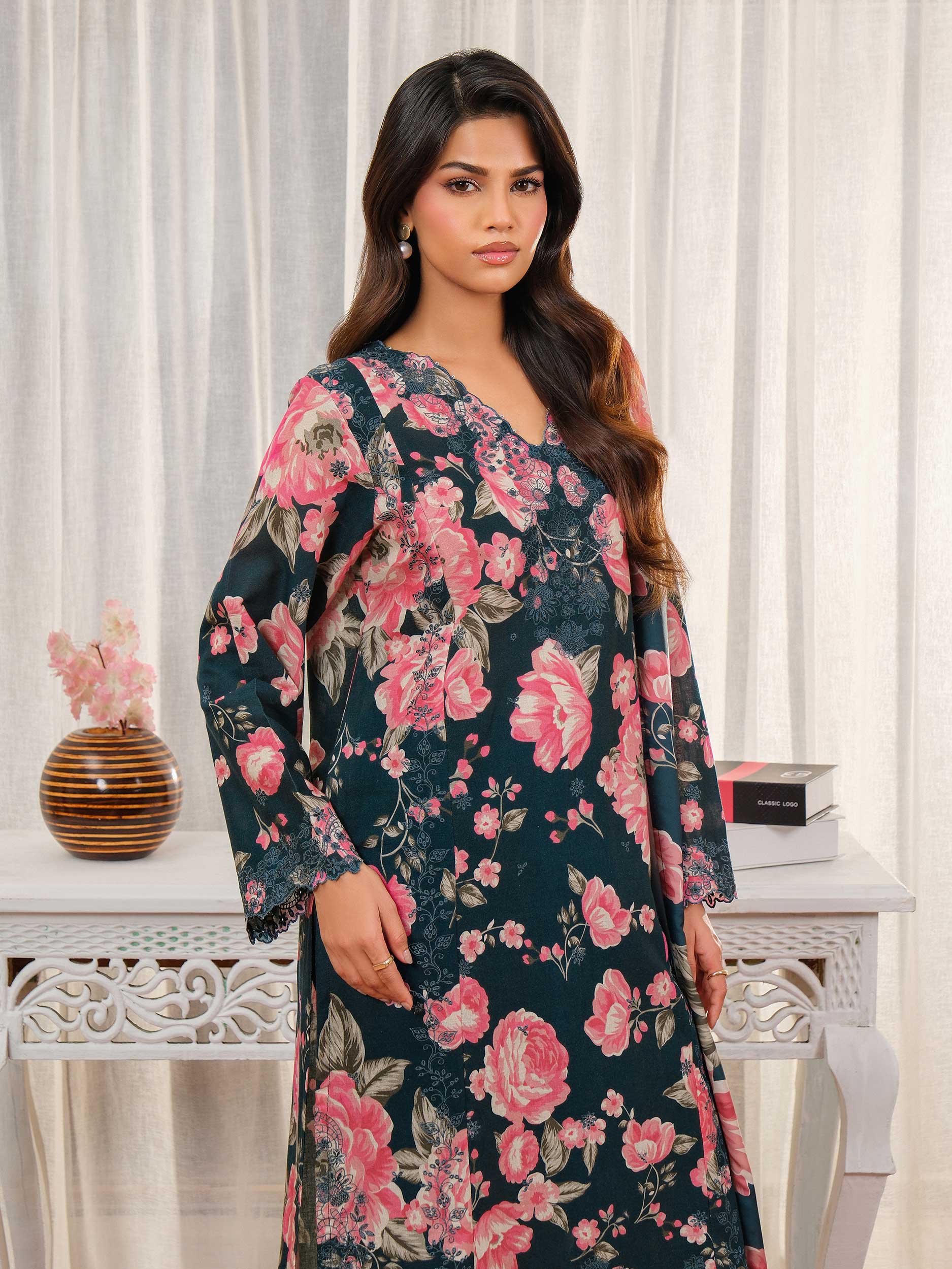 Limelight U4062SU-3PC-256 Winter Embroiderd Collection 2025 - Image 2