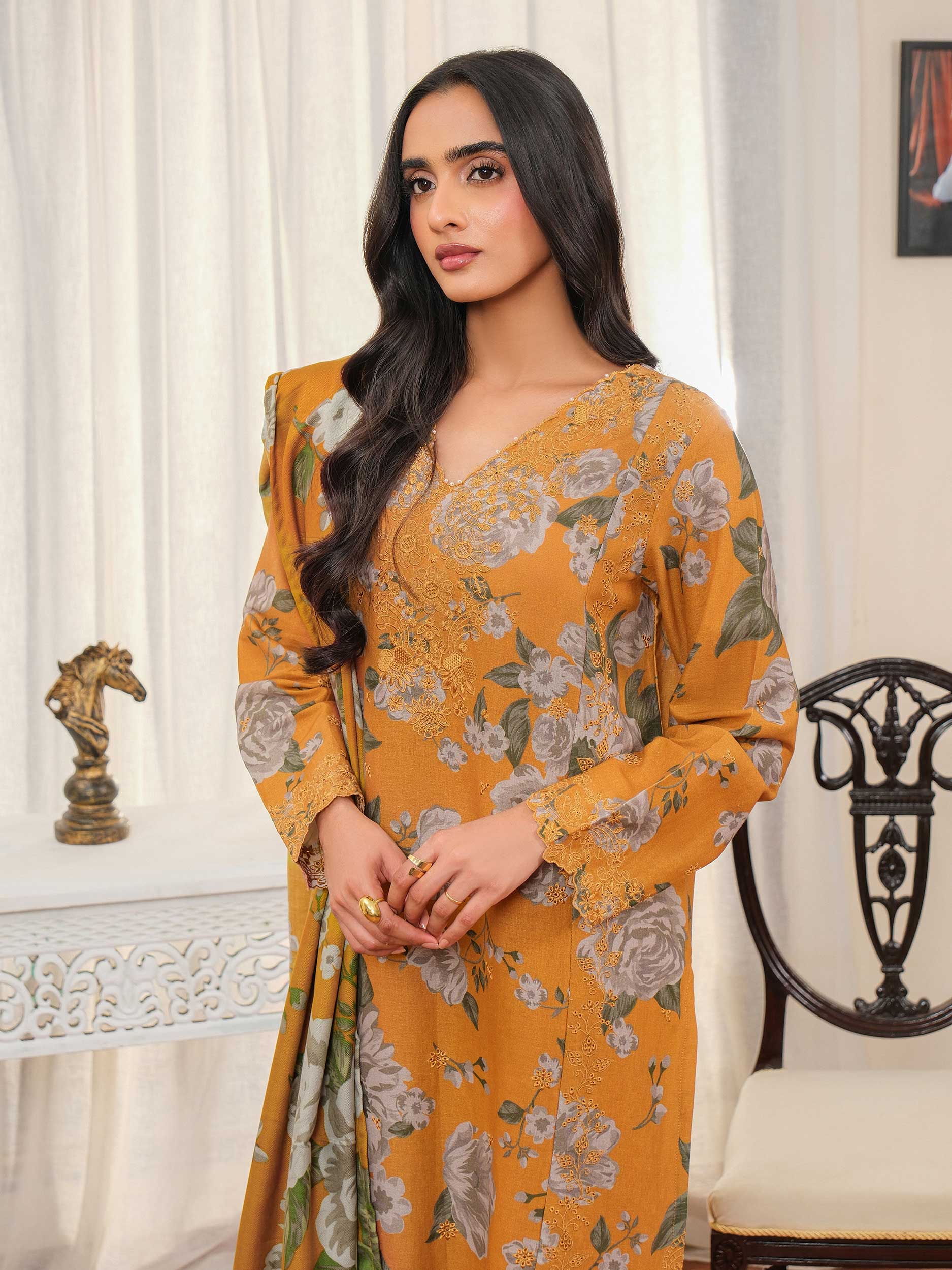 Limelight U4062SU-3PC-374 Winter Embroiderd Collection 2025 - Image 2