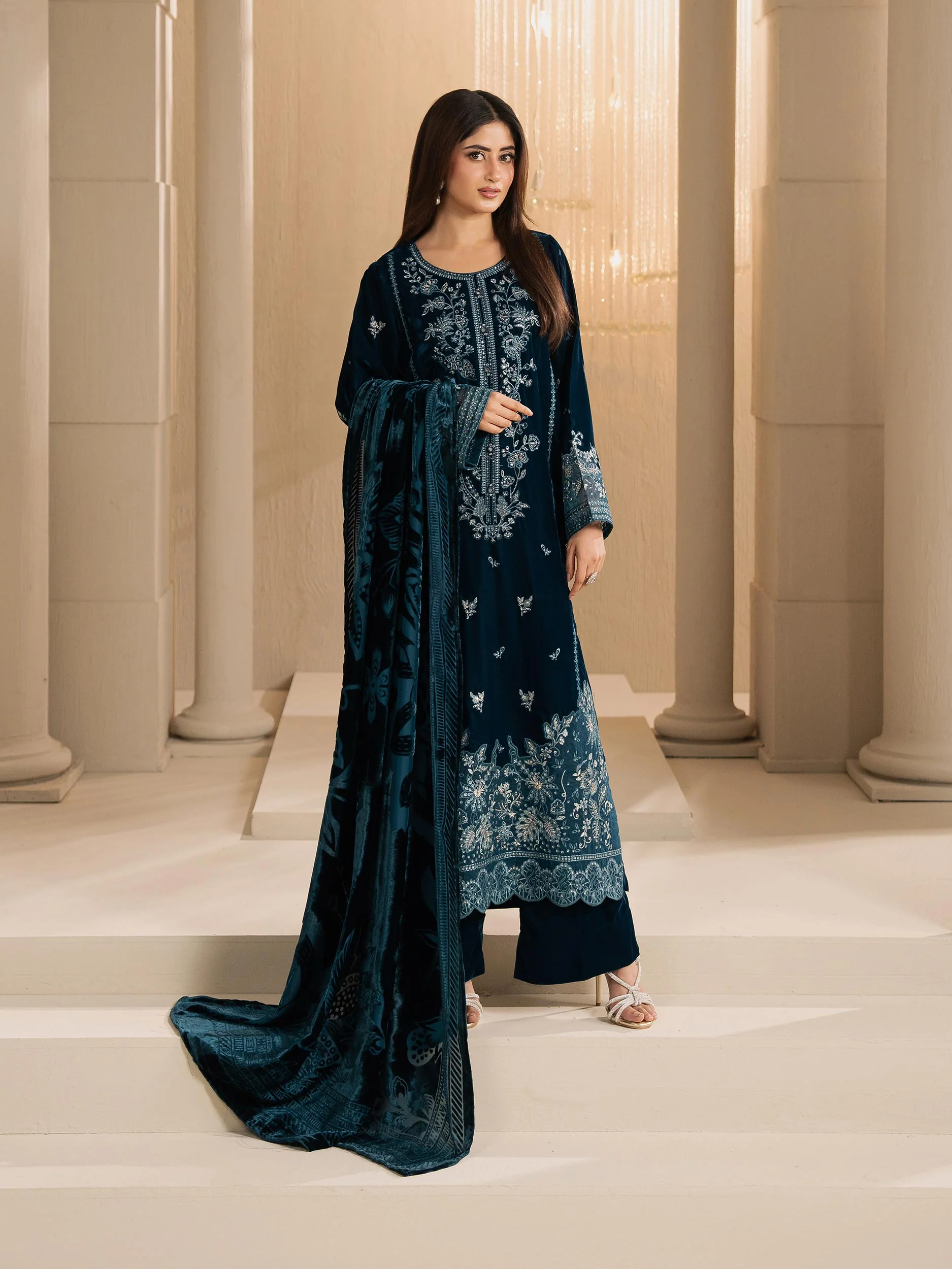 Limelight U4368SU-3PC-256 Winter Embroiderd Collection 2025