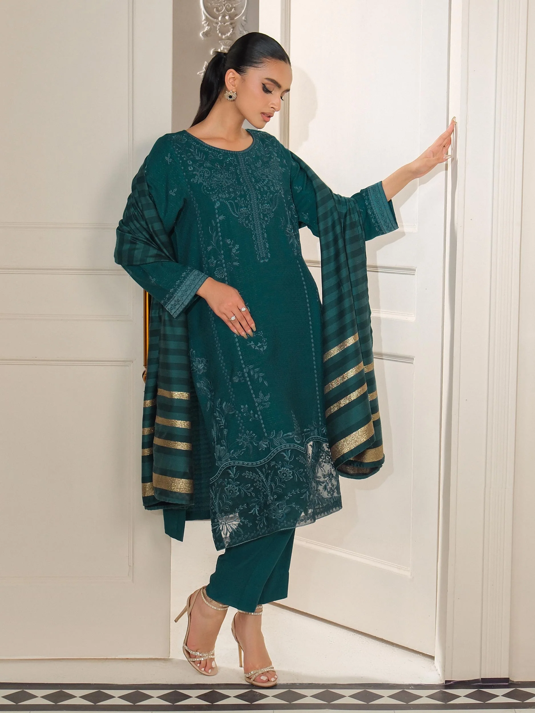 Limelight U4472SU-3PC-227 Winter Embroiderd Collection 2025