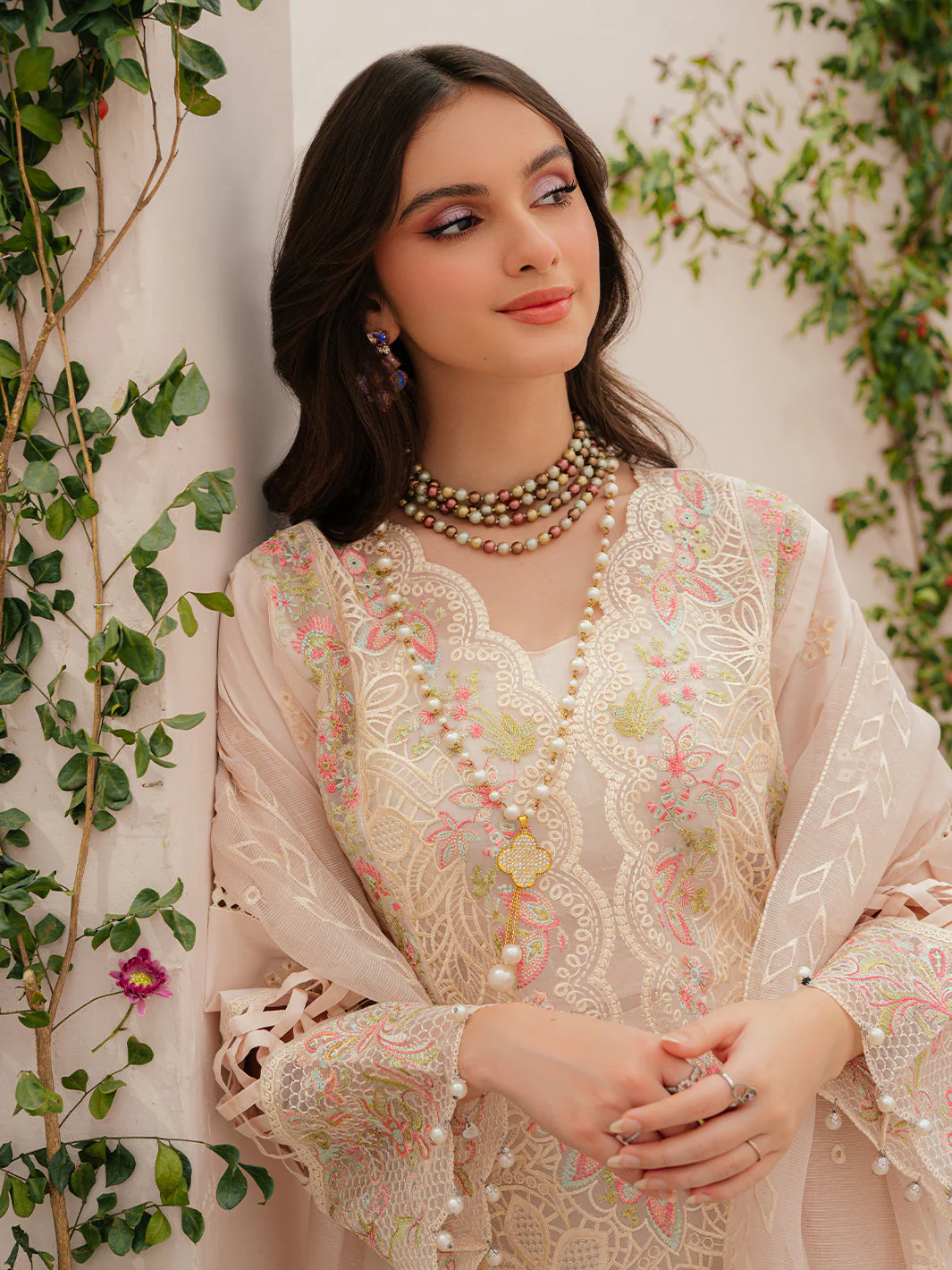 Mahnur Allora Allenura Luxury Lawn 2024 - Image 2