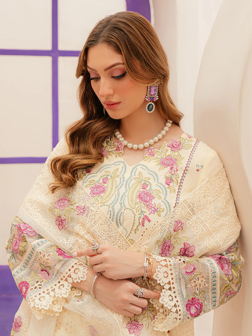 Mahnur Amour Allenura Luxury Lawn 2024 - Image 2