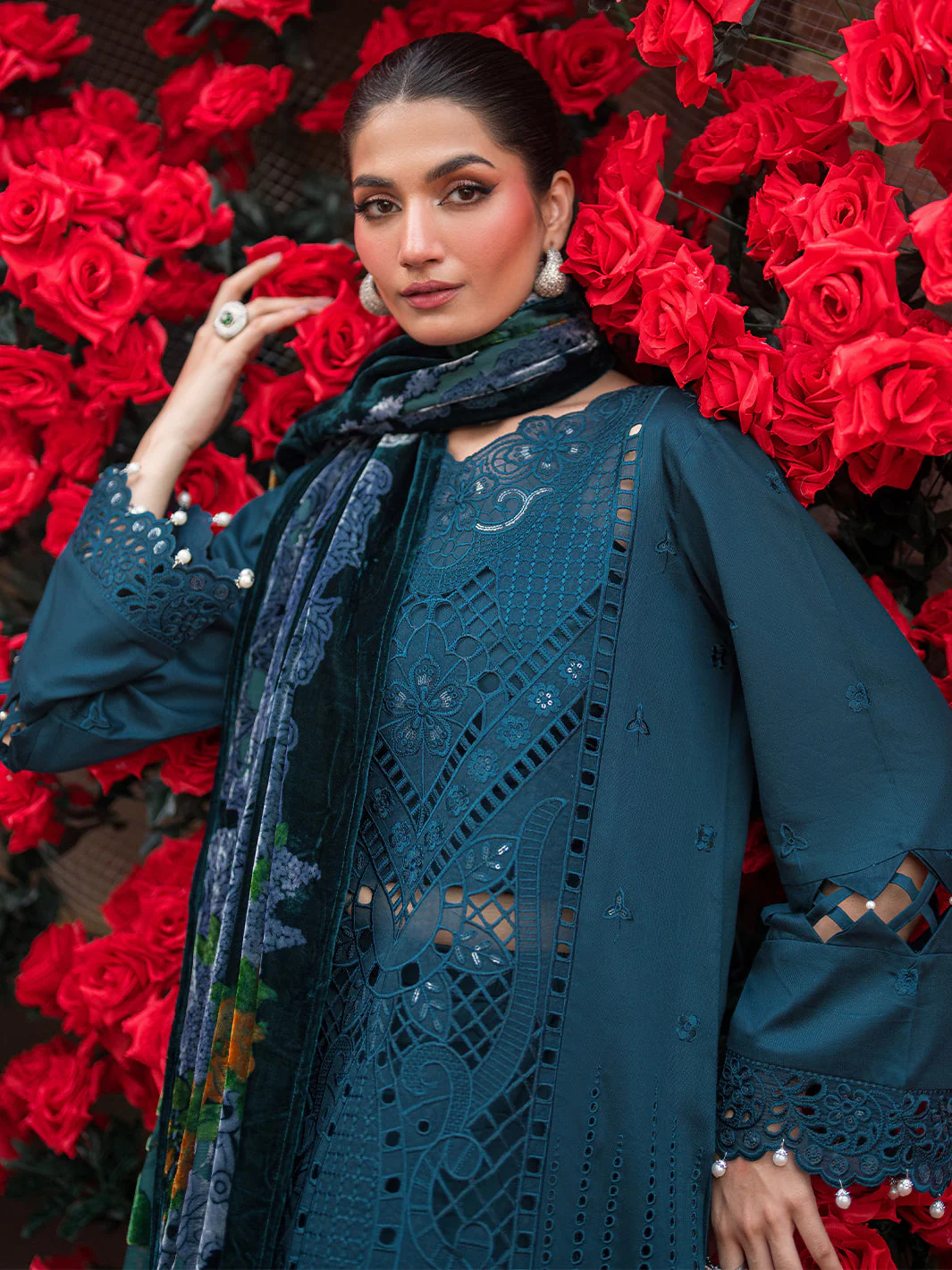 Mahnur Aven Nazakat Luxury Winter 2024 - Image 2