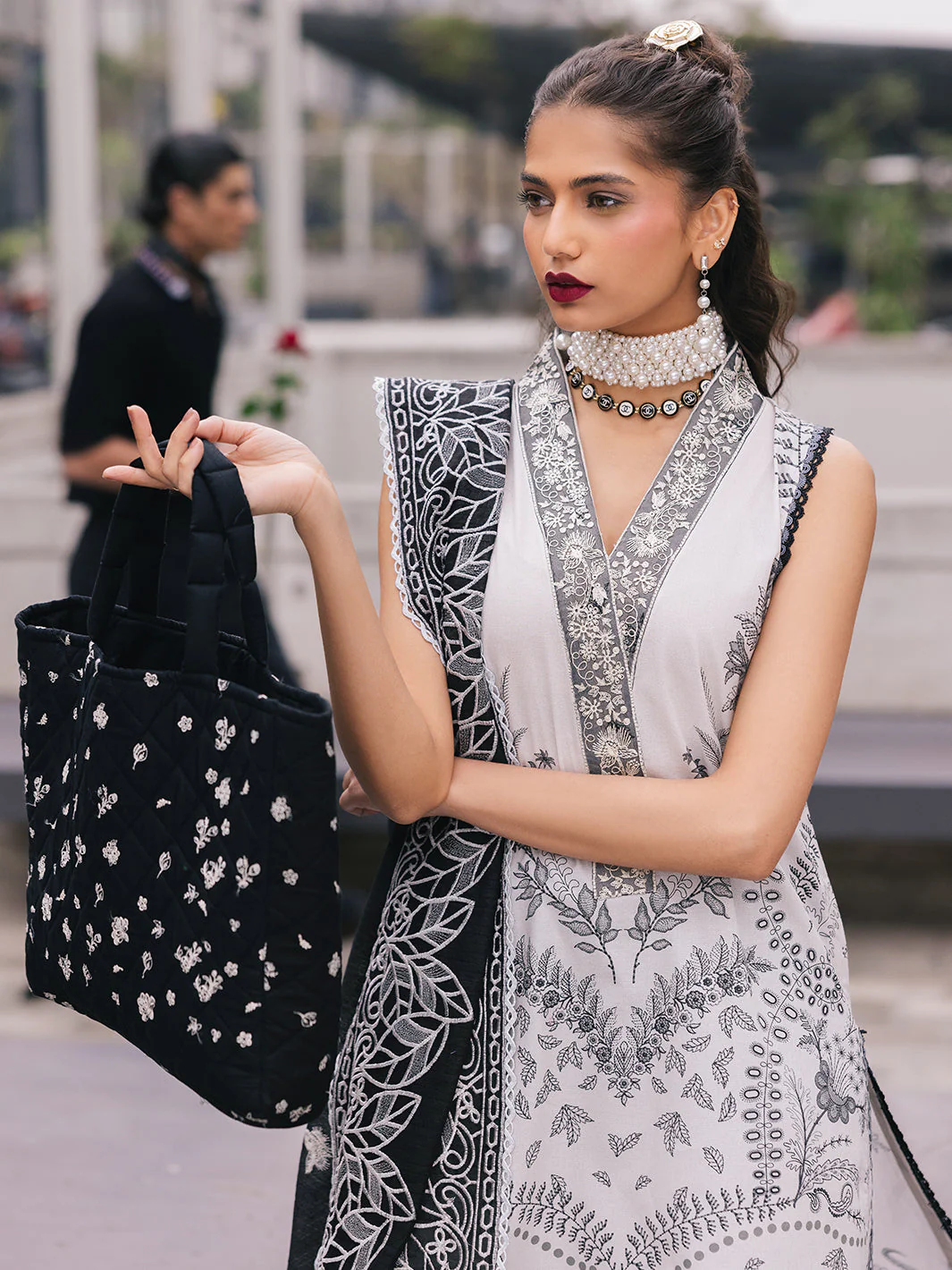 Mahnur Daisy Broadway Luxury Lawn 2025 - Image 2