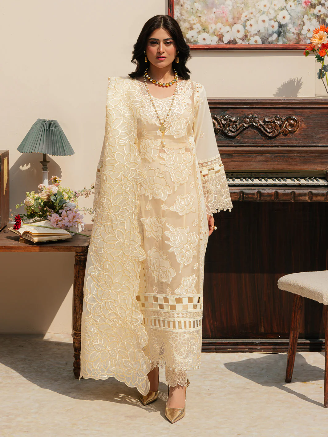 Mahnur Luminary Allenura Luxury Lawn 2024