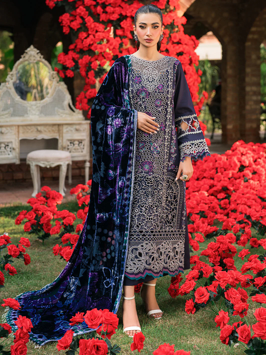 Mahnur Mira Nazakat Luxury Winter 2024