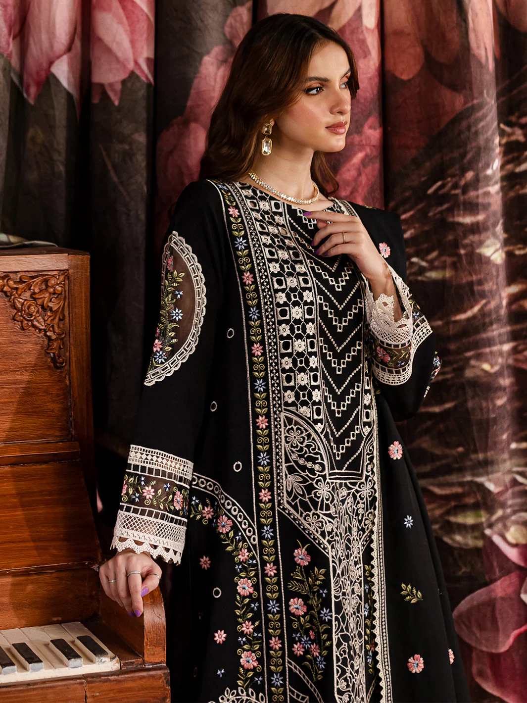 Mahnur Nora Veronica Luxury Karandi 2024 - Image 2