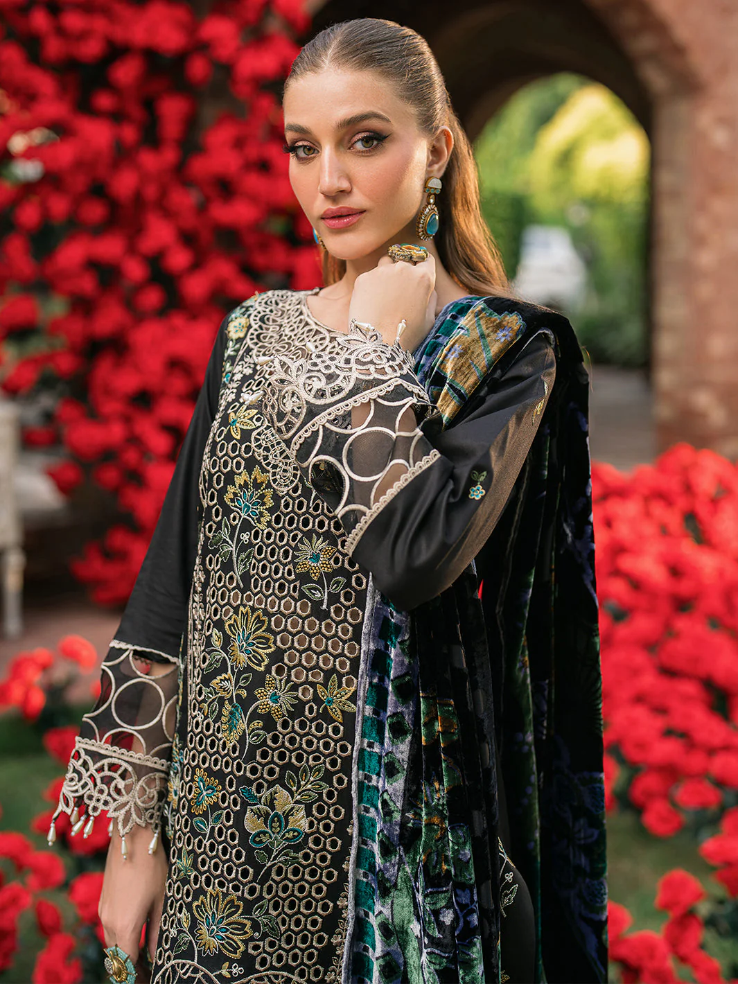 Mahnur Nyra Nazakat Luxury Winter 2024 - Image 2