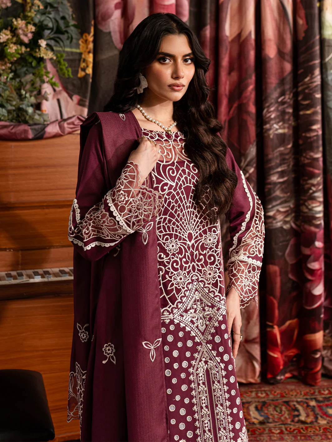 Mahnur Rose Veronica Luxury Karandi 2024 - Image 2