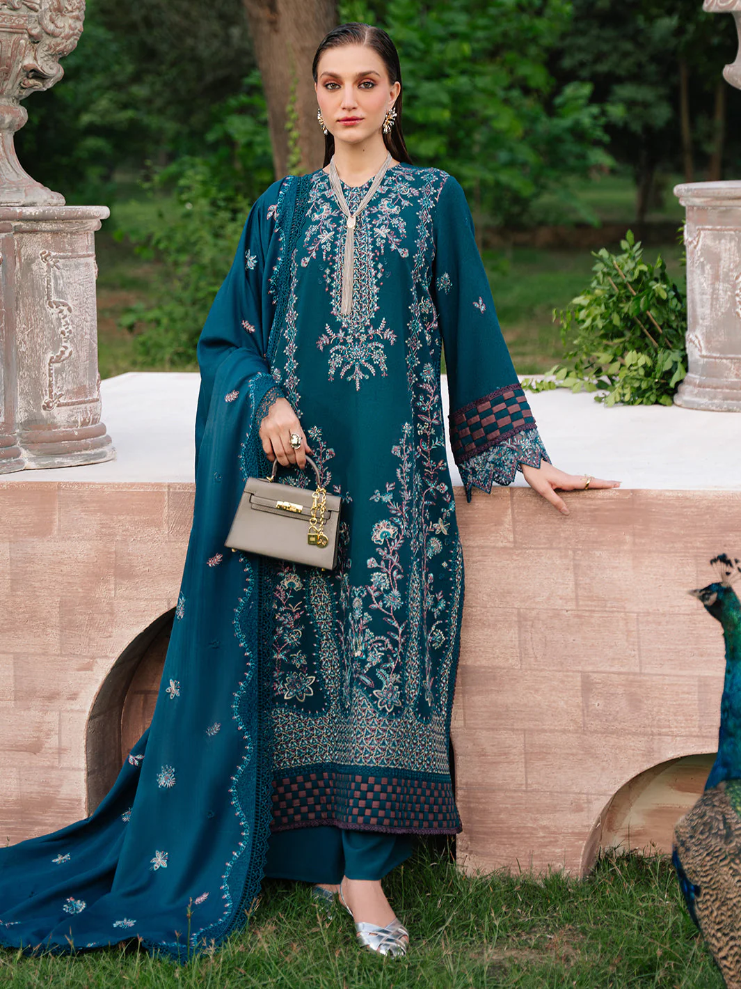Mahnur  SG-009 | 3 PC Karandi Winter Collection 2025