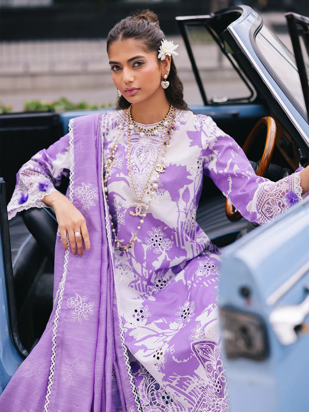 Mahnur Viola Broadway Luxury Lawn 2025 - Image 2