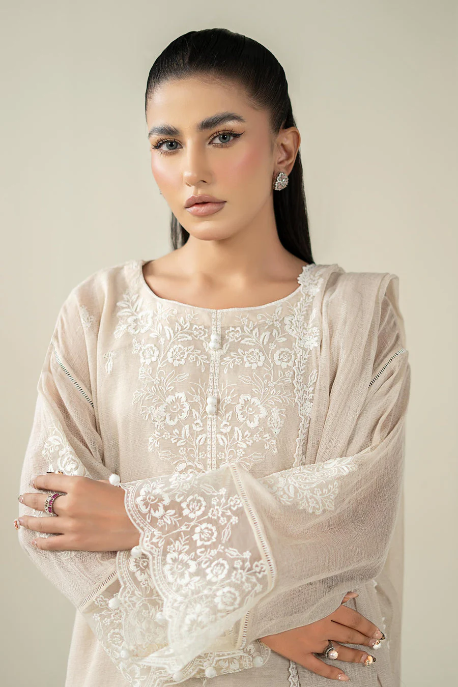 Maria B DA25123-ESM-OFW Winter Luxury Pret 2025 - Image 2