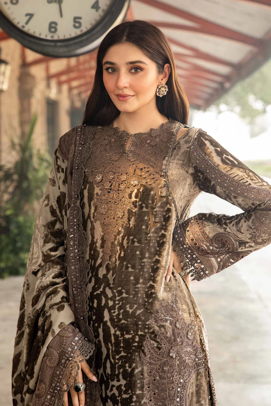 Maria B DL-1201 Winter Luxe 2024 - Image 2