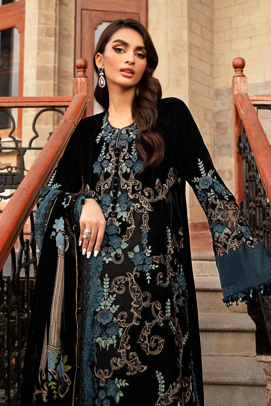 Maria B DL-1208 Winter Luxe 2024 - Image 2
