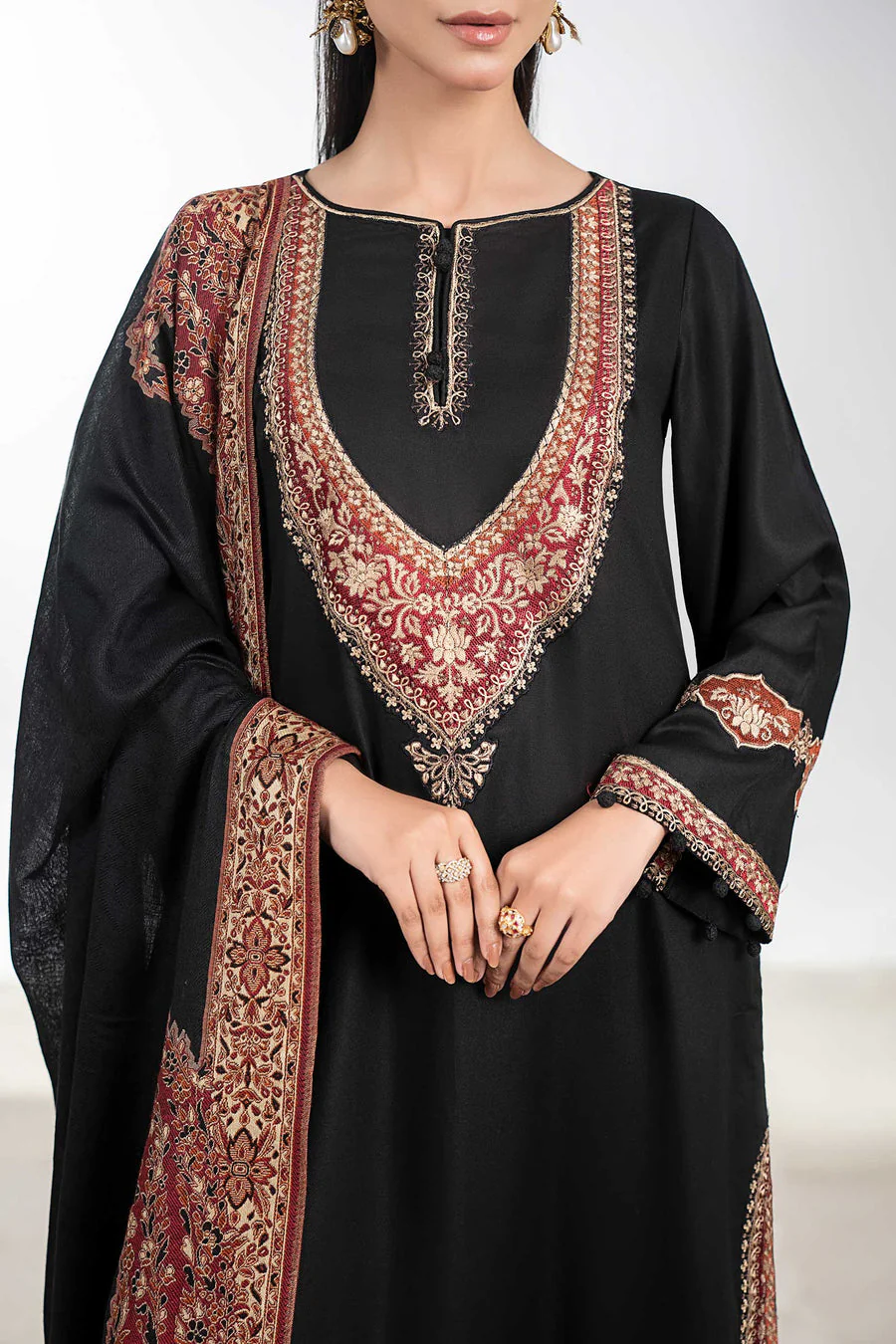 Maria B DW402R1-ESM-BLK Winter Luxury Pret 2025 - Image 2