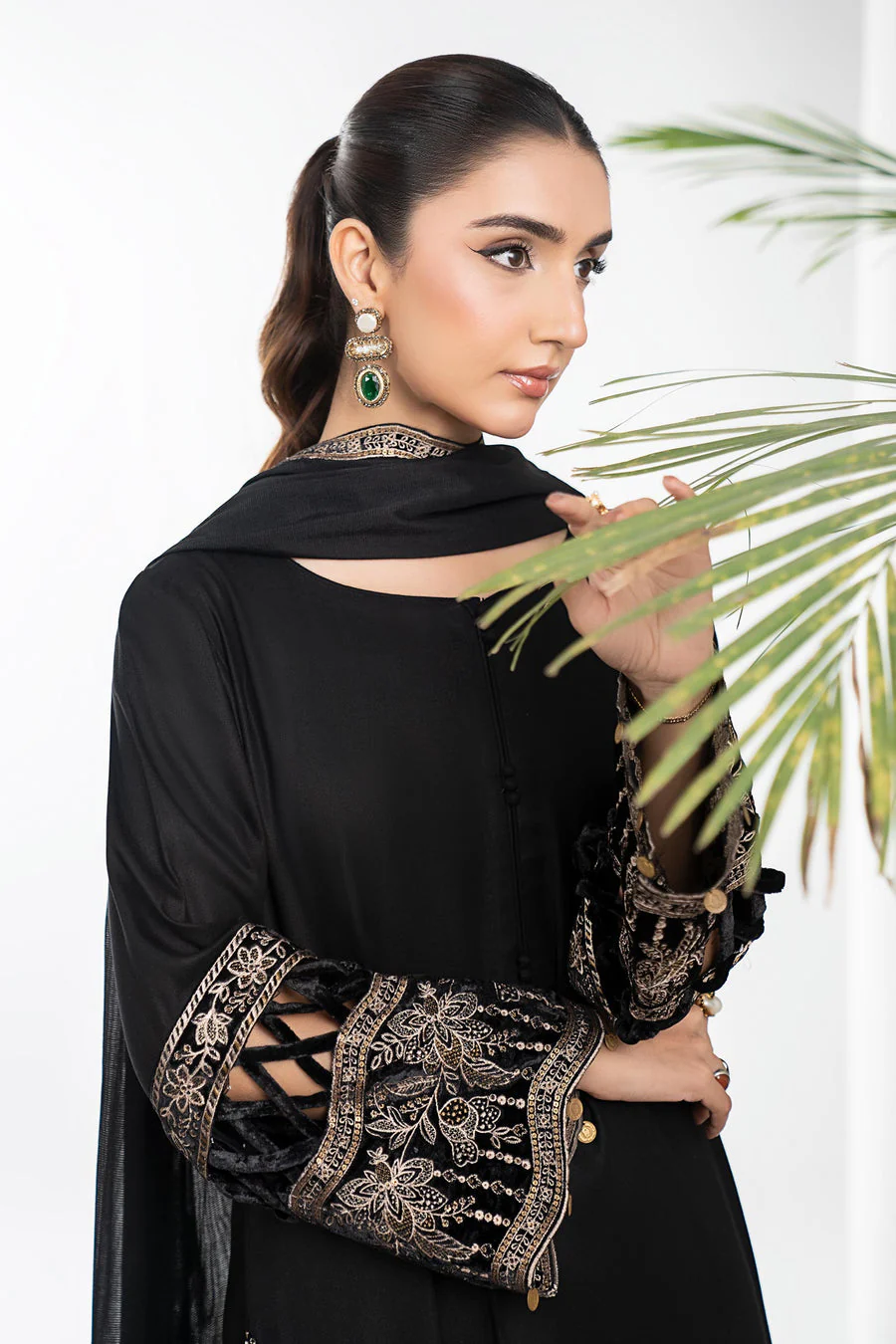 Maria B DWW2548-ESM-BLK Winter Luxury Pret 2025 - Image 2