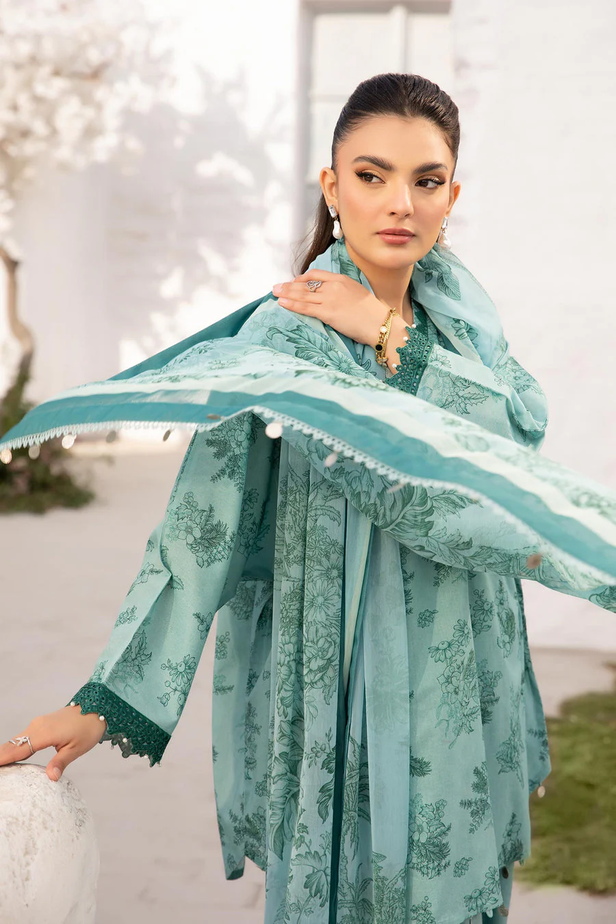 Maria B MB-CUS25-708B M Print Lawn 2025 - Image 2