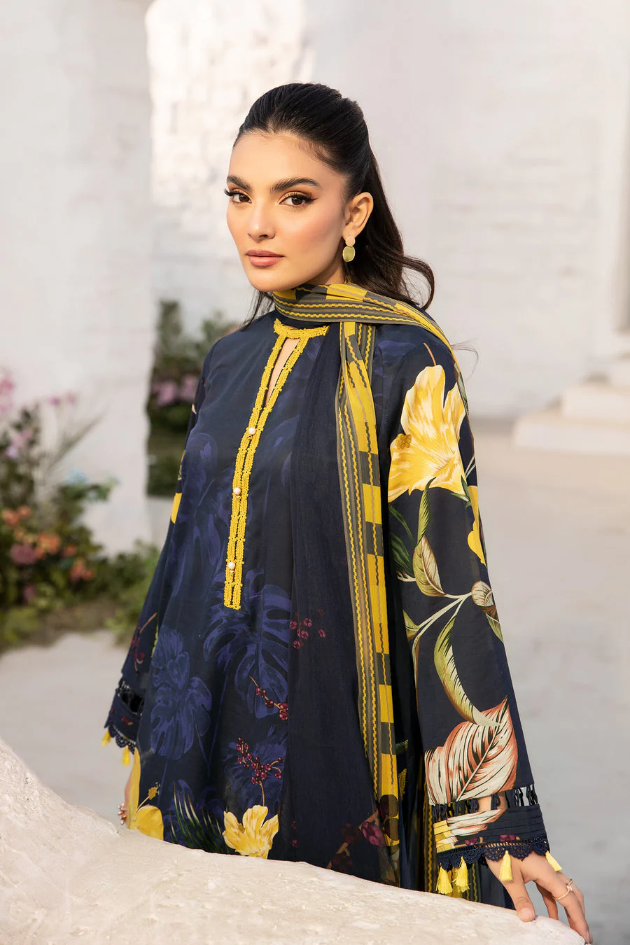 Maria B MB-CUS25-710B M Print Lawn 2025 - Image 2