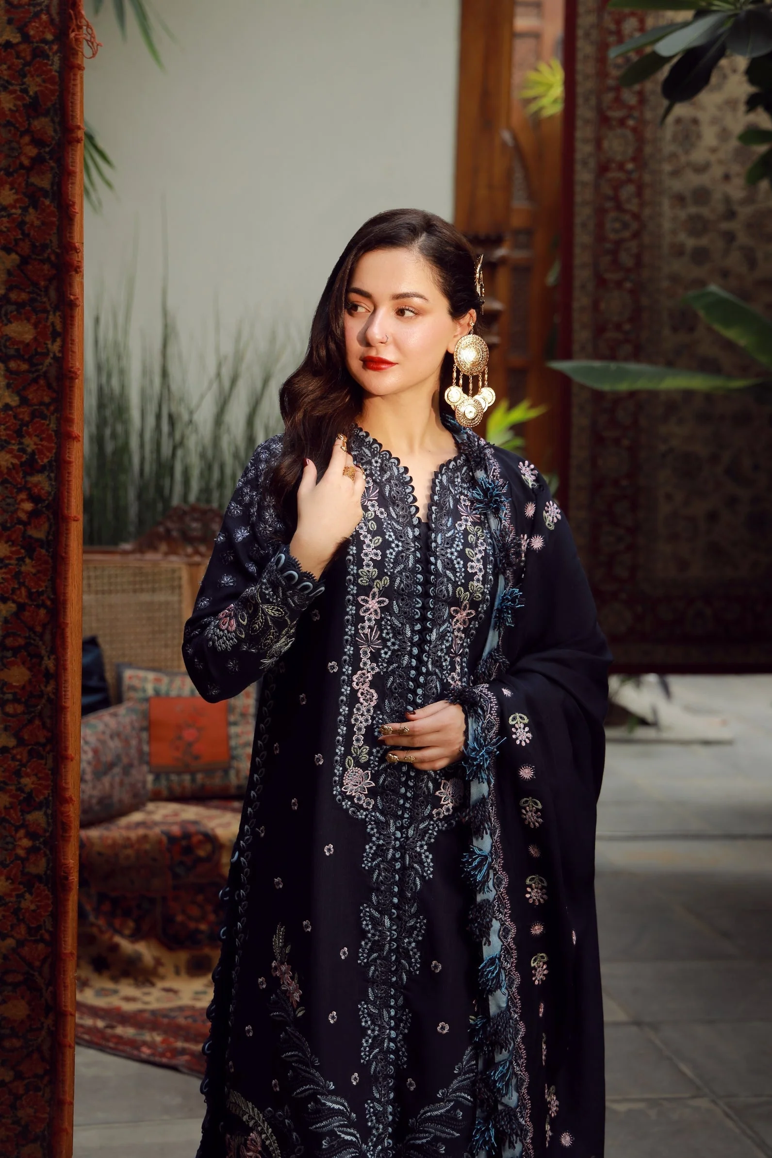 Maryam Hussain Roohi Winter Shawl Collection 2025 - Image 2
