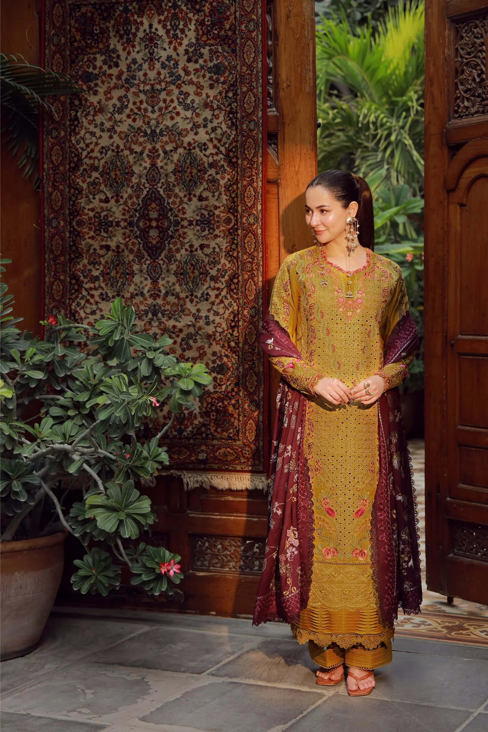 Maryam Hussain Soz Winter Shawl Collection 2025