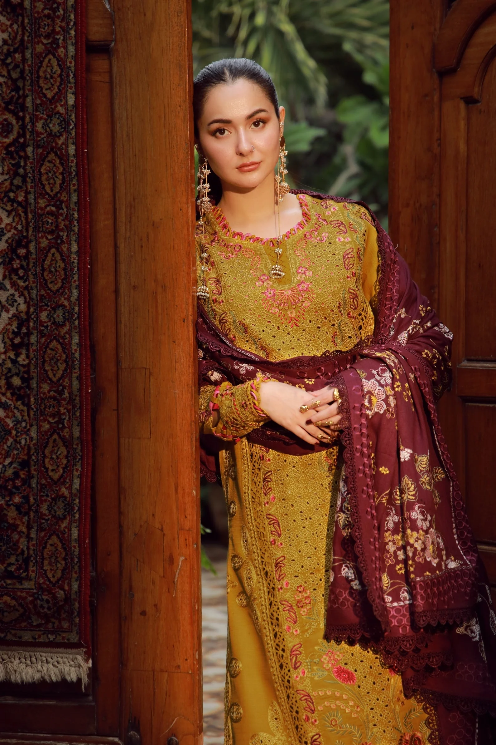 Maryam Hussain Soz Winter Shawl Collection 2025 - Image 2
