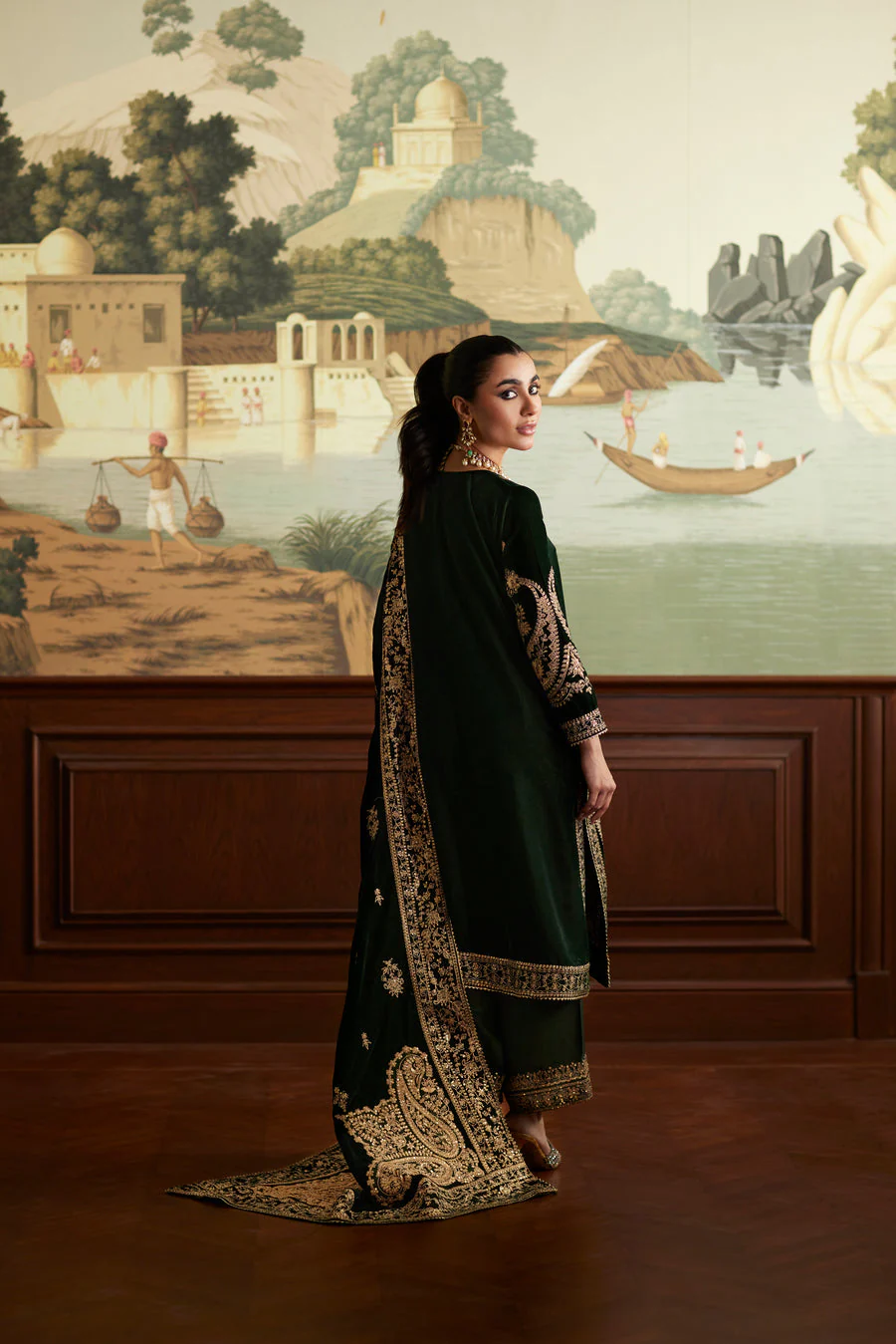 Mina Hassan Zehra Velvet Luxe 2024 - Image 2