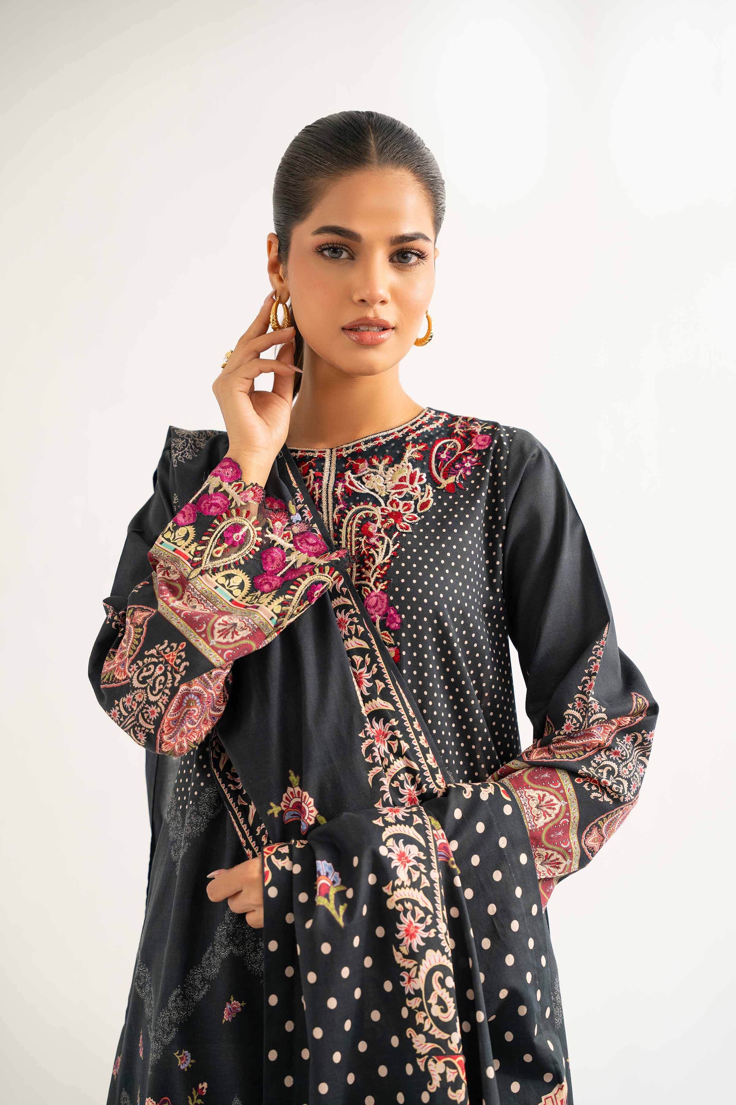 Nishat Linen 42501924 Cross Season Edit 2025 - Image 3