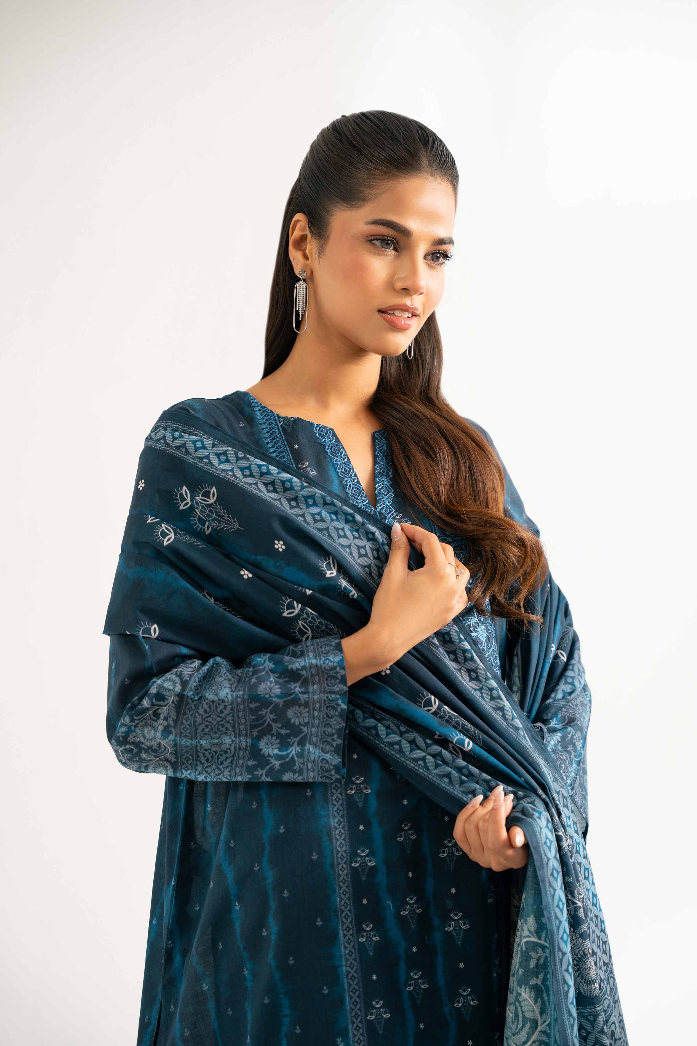 Nishat Linen 42501932 Cross Season Edit 2025 - Image 3