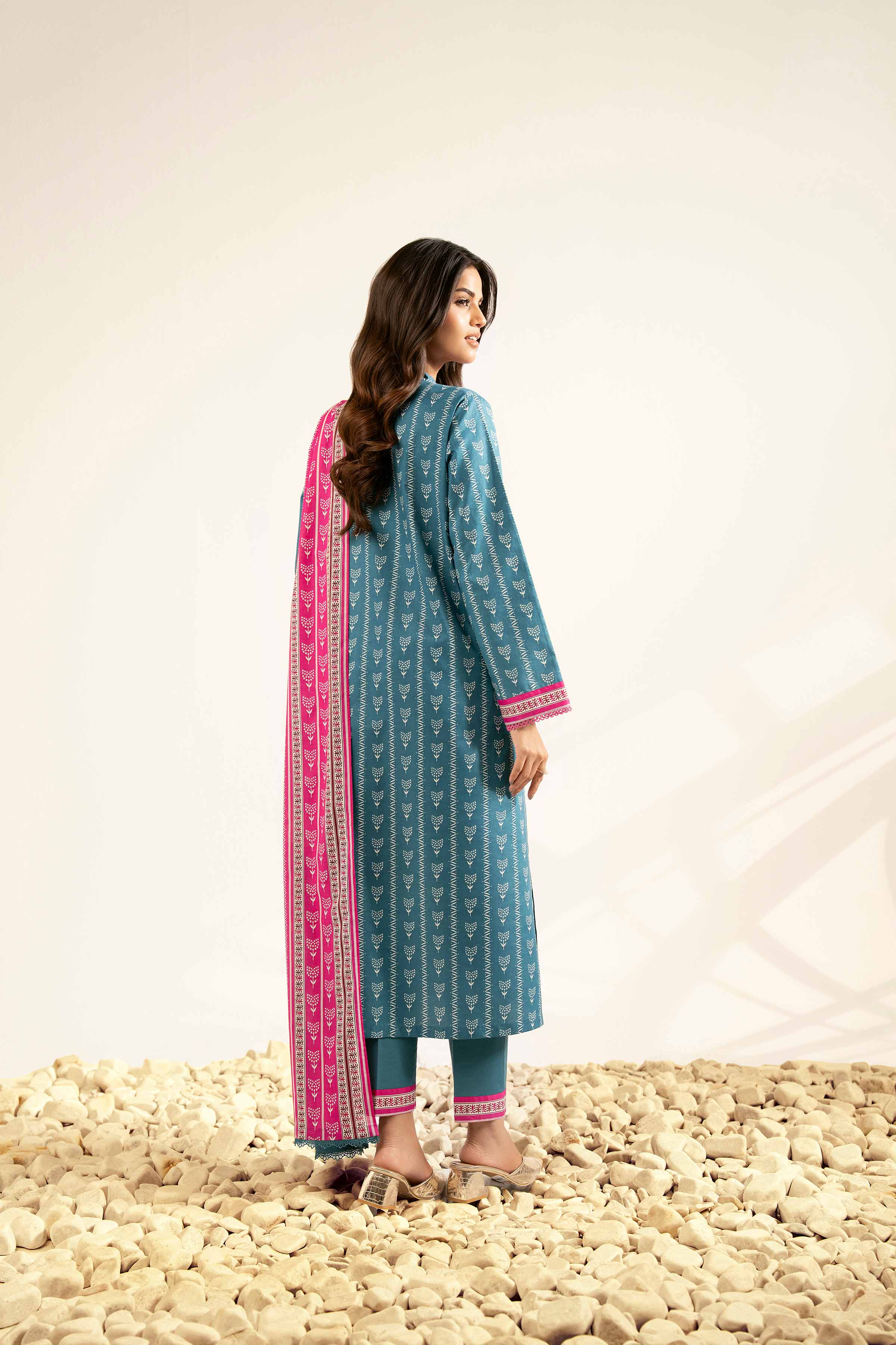 Nishat Linen 42501952 Cross Season Edit 2025 - Image 2