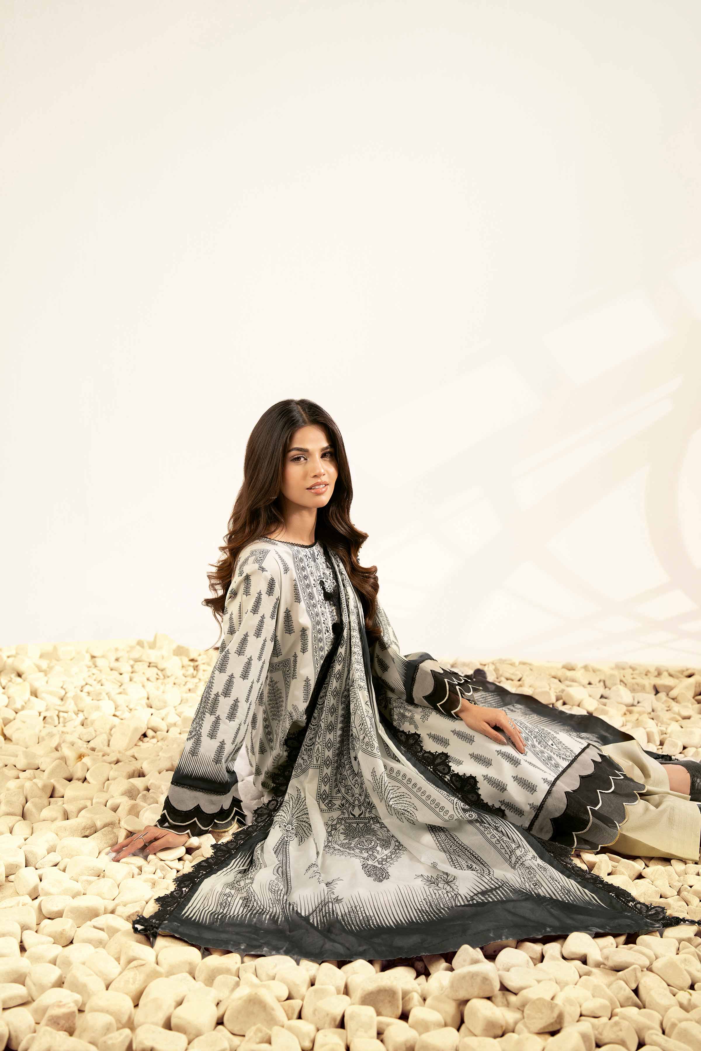 Nishat Linen 42502091 Cross Season Edit 2025 - Image 2