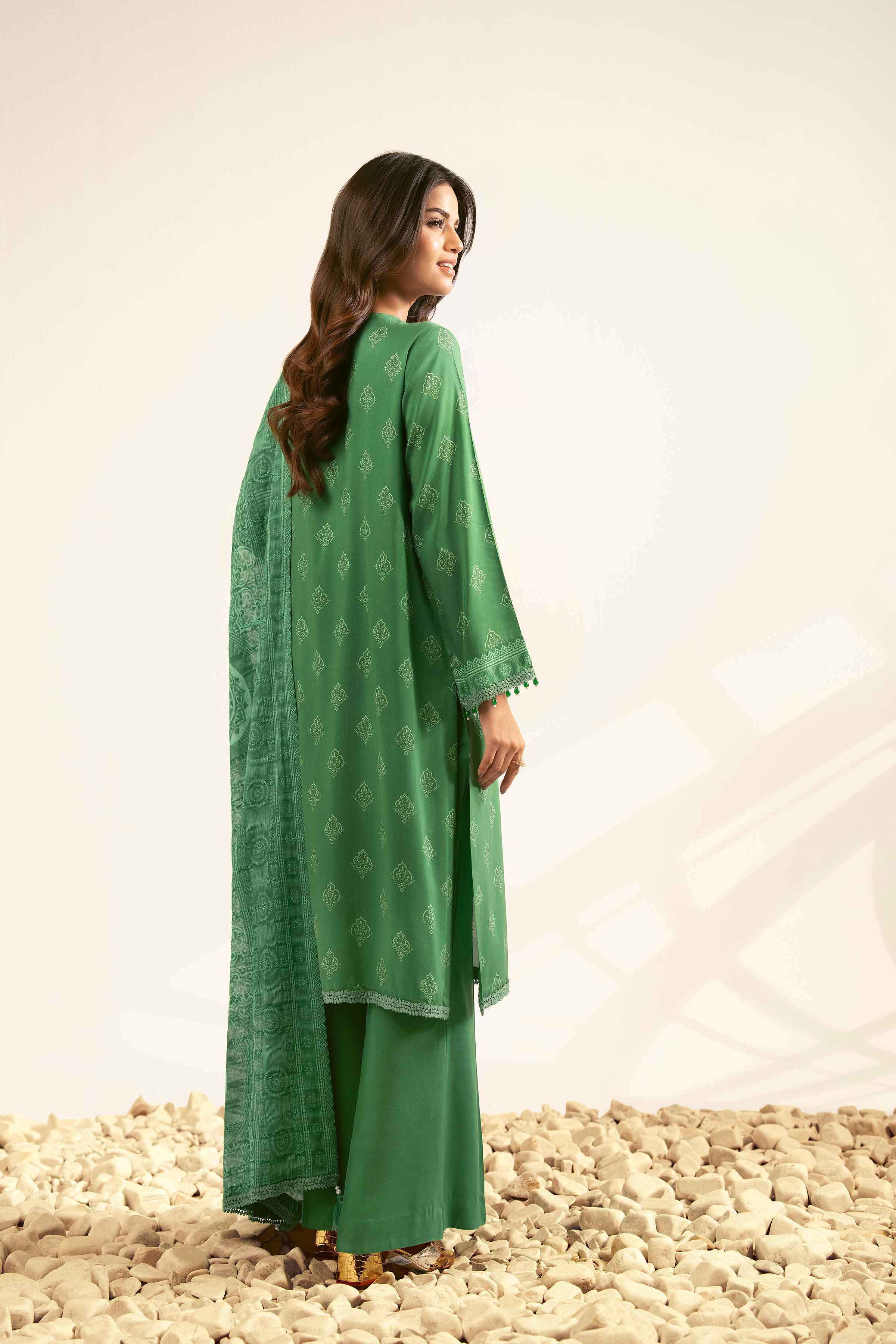 Nishat Linen 42502192 Cross Season Edit 2025 - Image 2