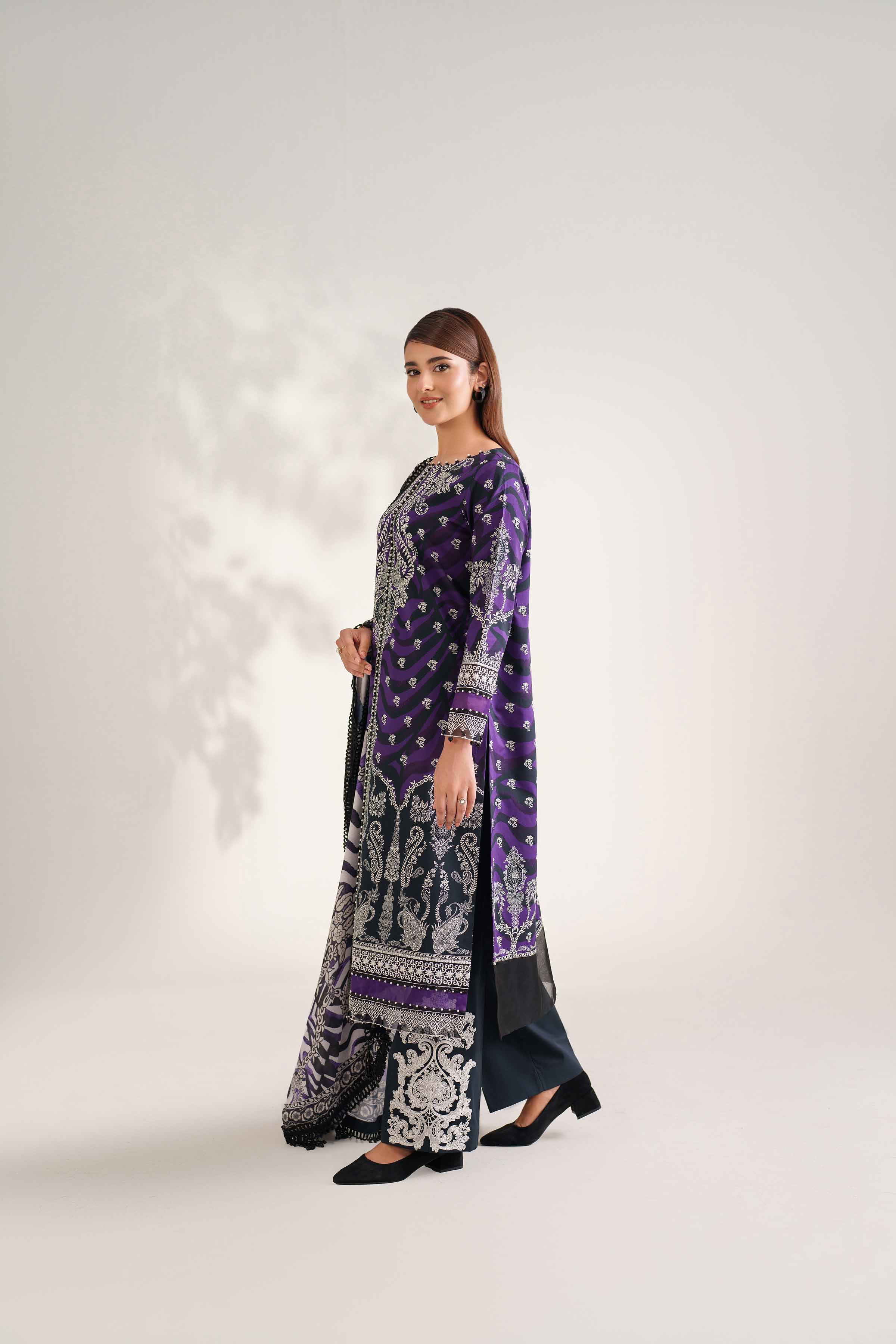Nishat Linen 42502223 Cross Season Edit 2025 - Image 2
