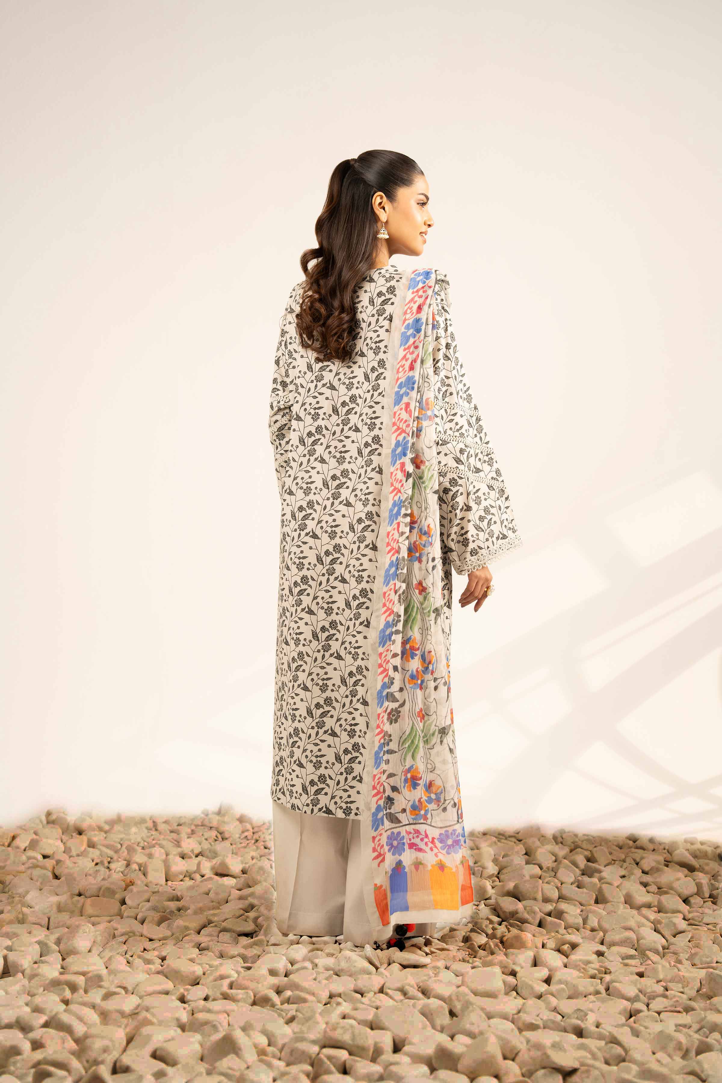 Nishat Linen 42502235 Cross Season Edit 2025 - Image 2
