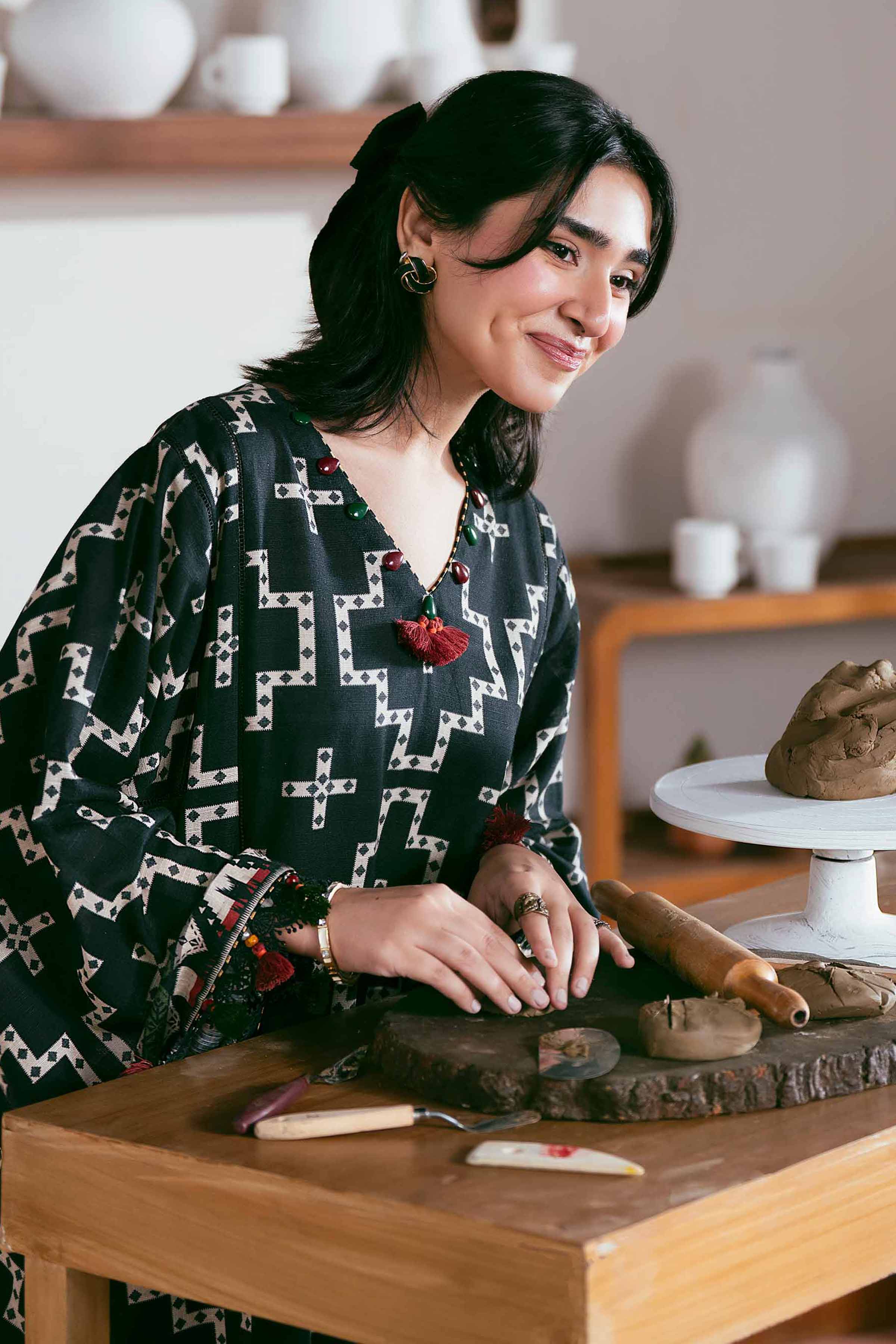 Nishat Linen 42502332 Cross Season Edit 2025 - Image 2