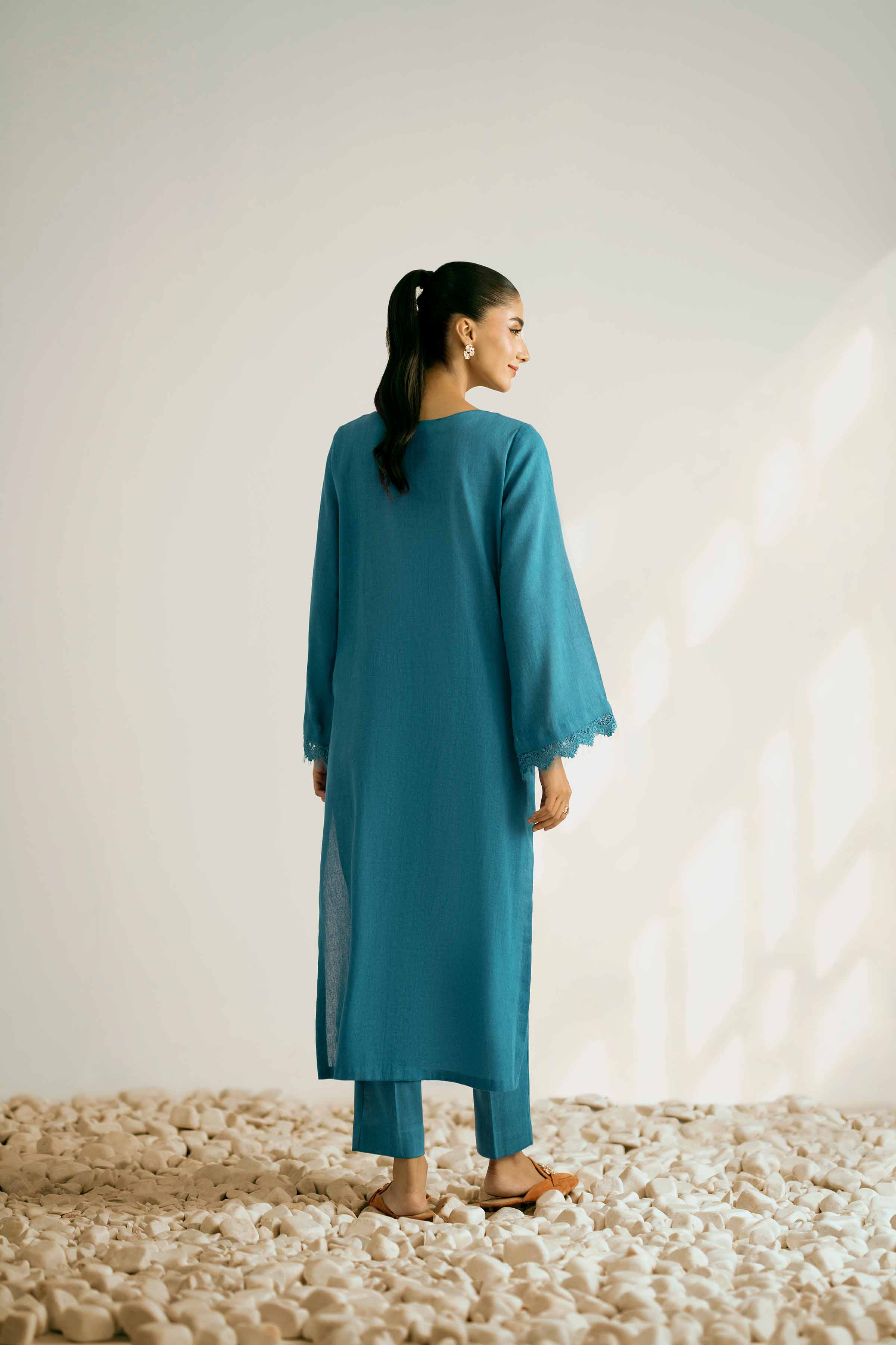 Nishat Linen 42502351 Cross Season Edit 2025 - Image 2