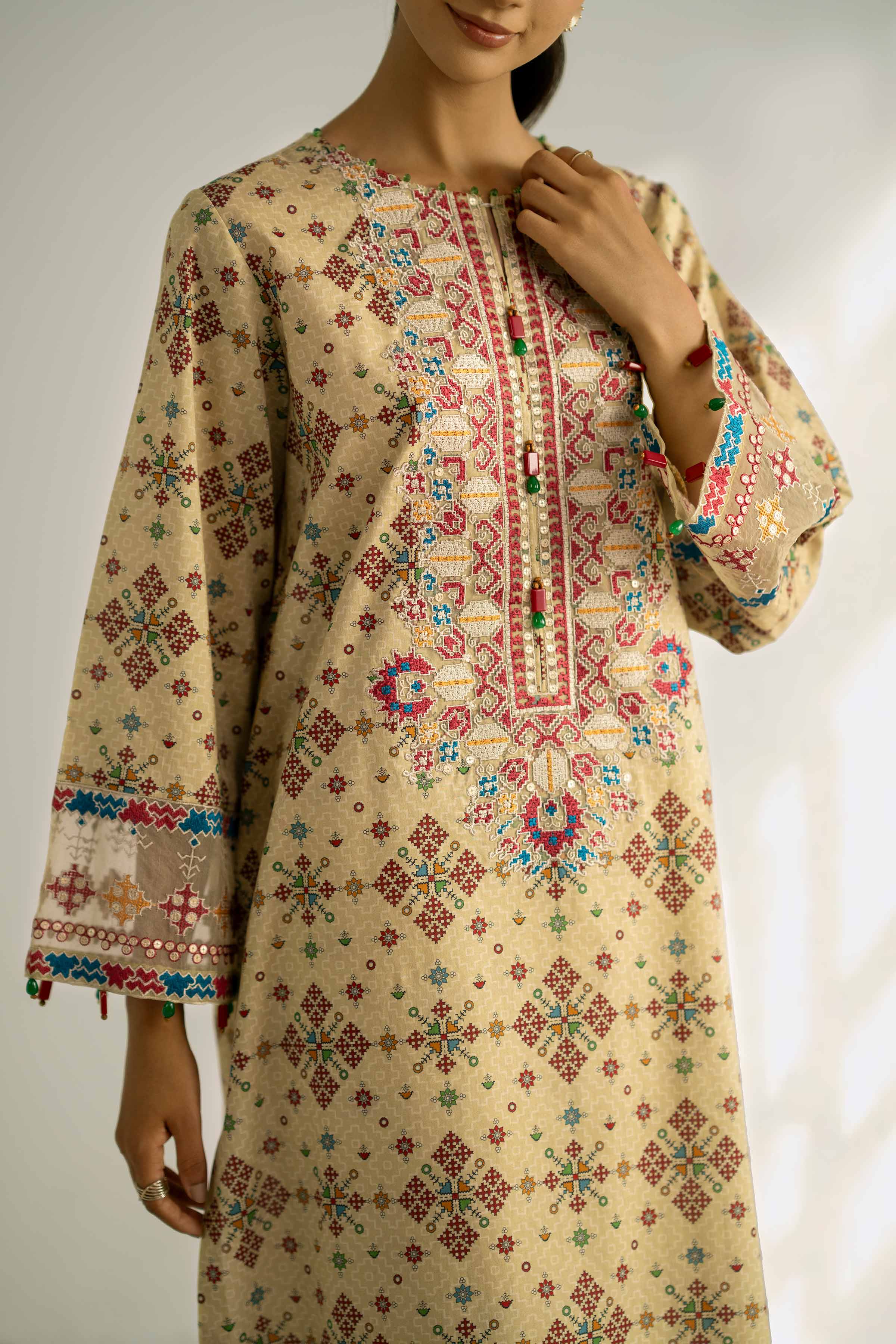 Nishat Linen 42502354 Cross Season Edit 2025 - Image 3