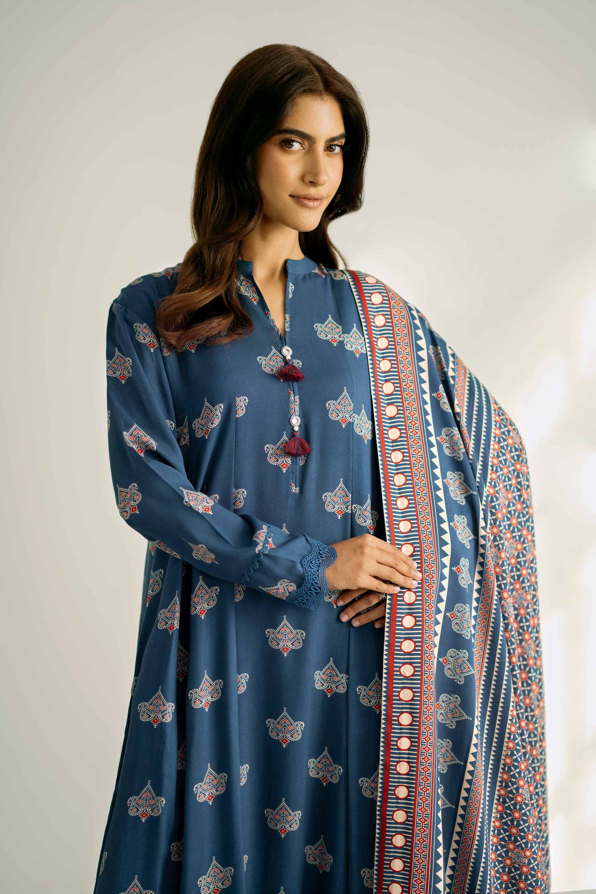 Nishat Linen 42502369 Cross Season Edit 2025 - Image 2