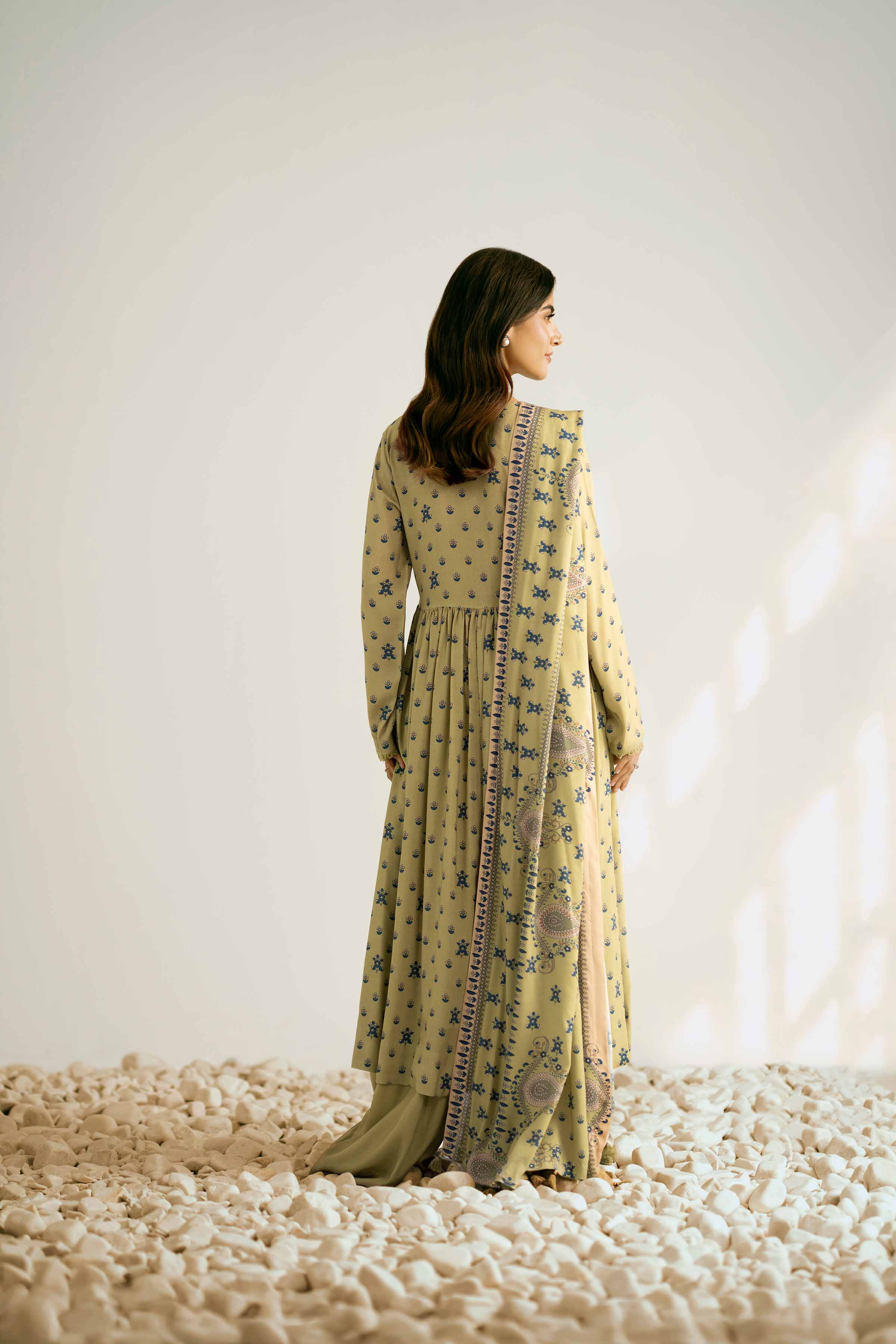 Nishat Linen 42502371 Cross Season Edit 2025 - Image 2