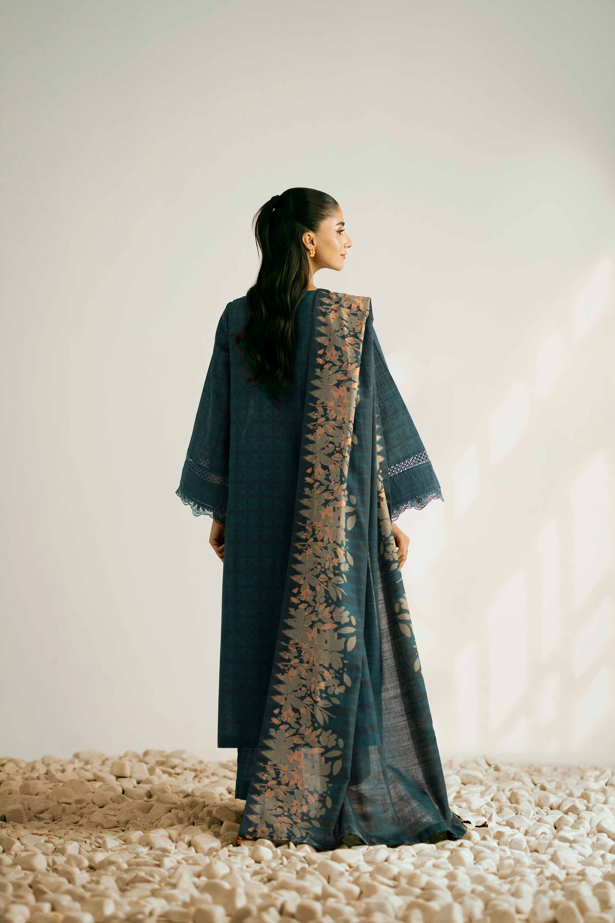 Nishat Linen 42502425 Cross Season Edit 2025 - Image 2