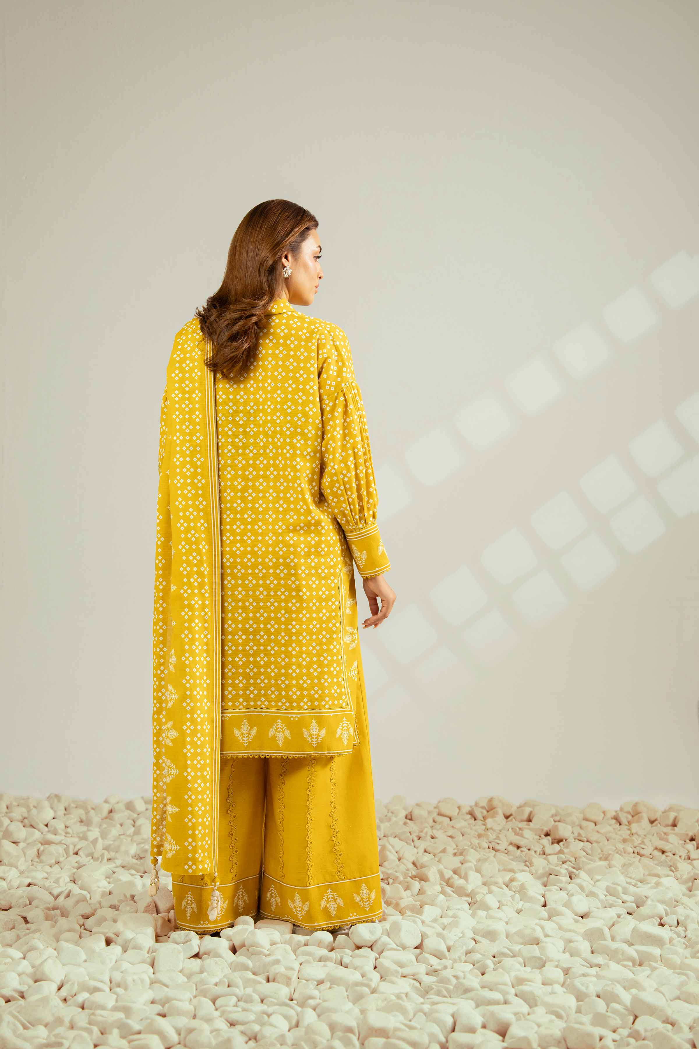 Nishat Linen 42502428 Cross Season Edit 2025 - Image 3