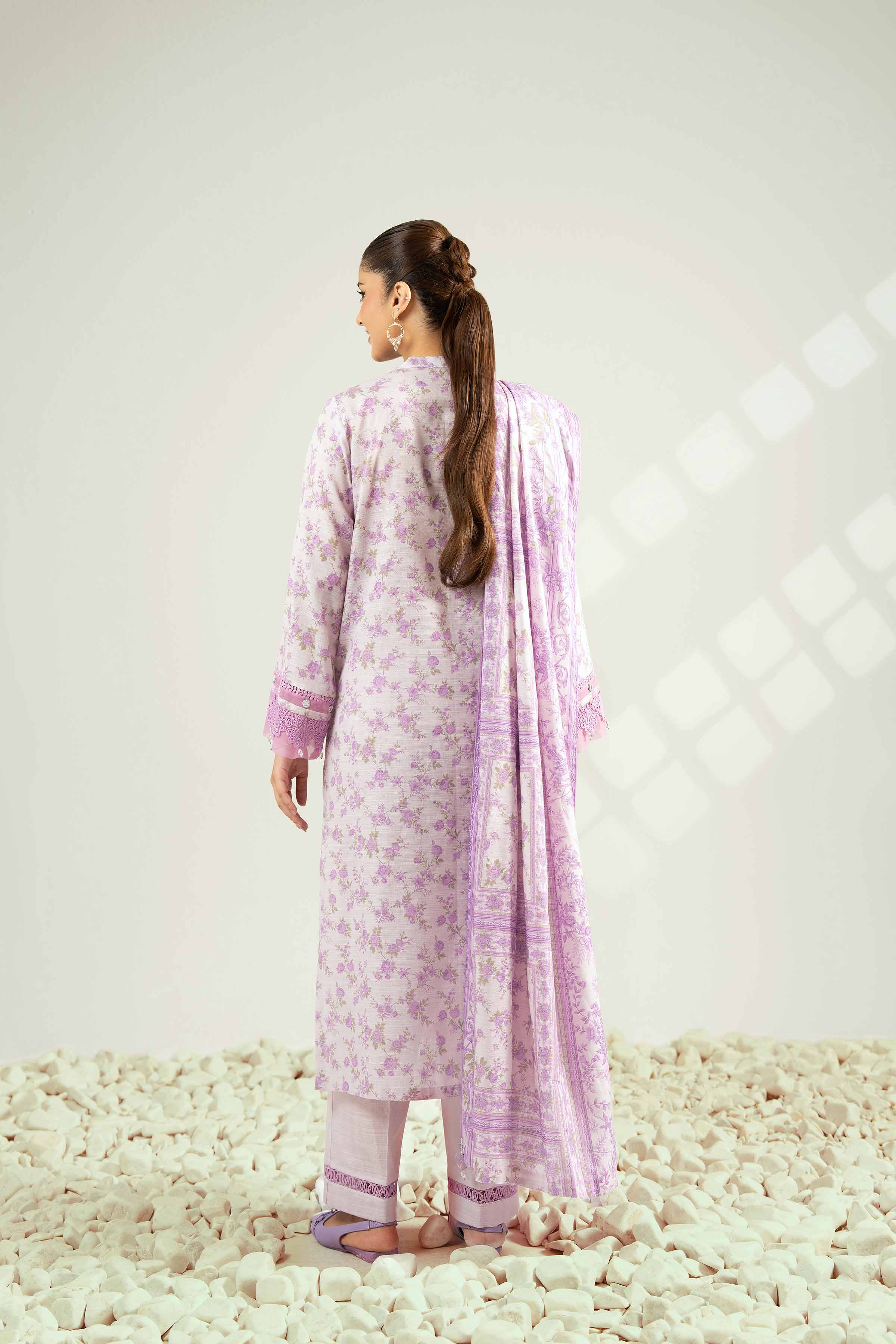 Nishat Linen 42502432 Cross Season Edit 2025 - Image 2