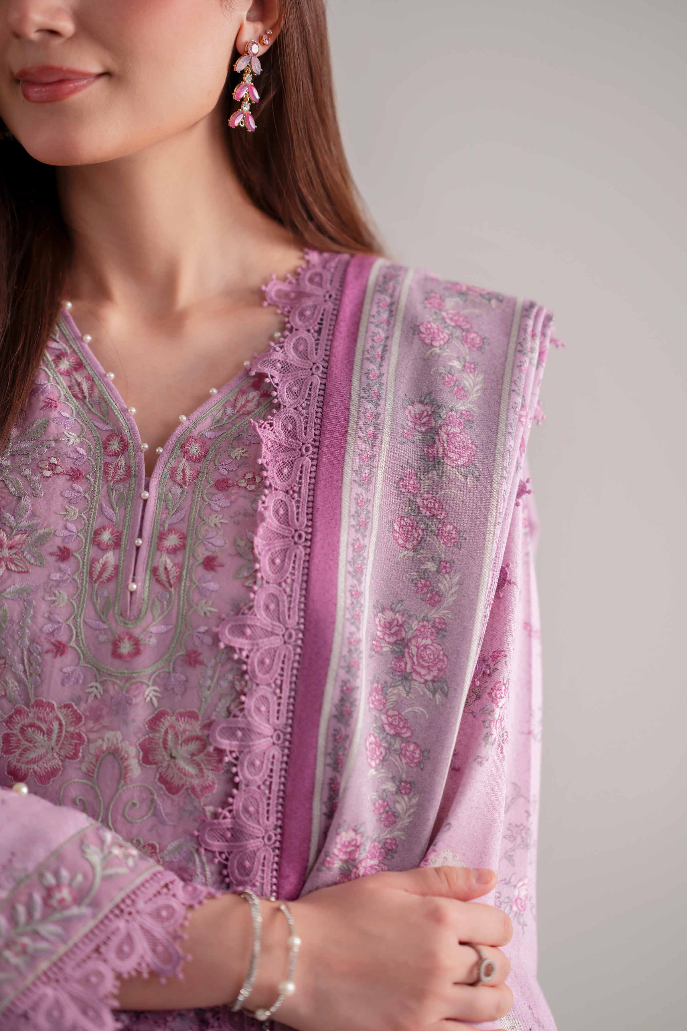Nishat Linen 42502455 Cross Season Edit 2025 - Image 2