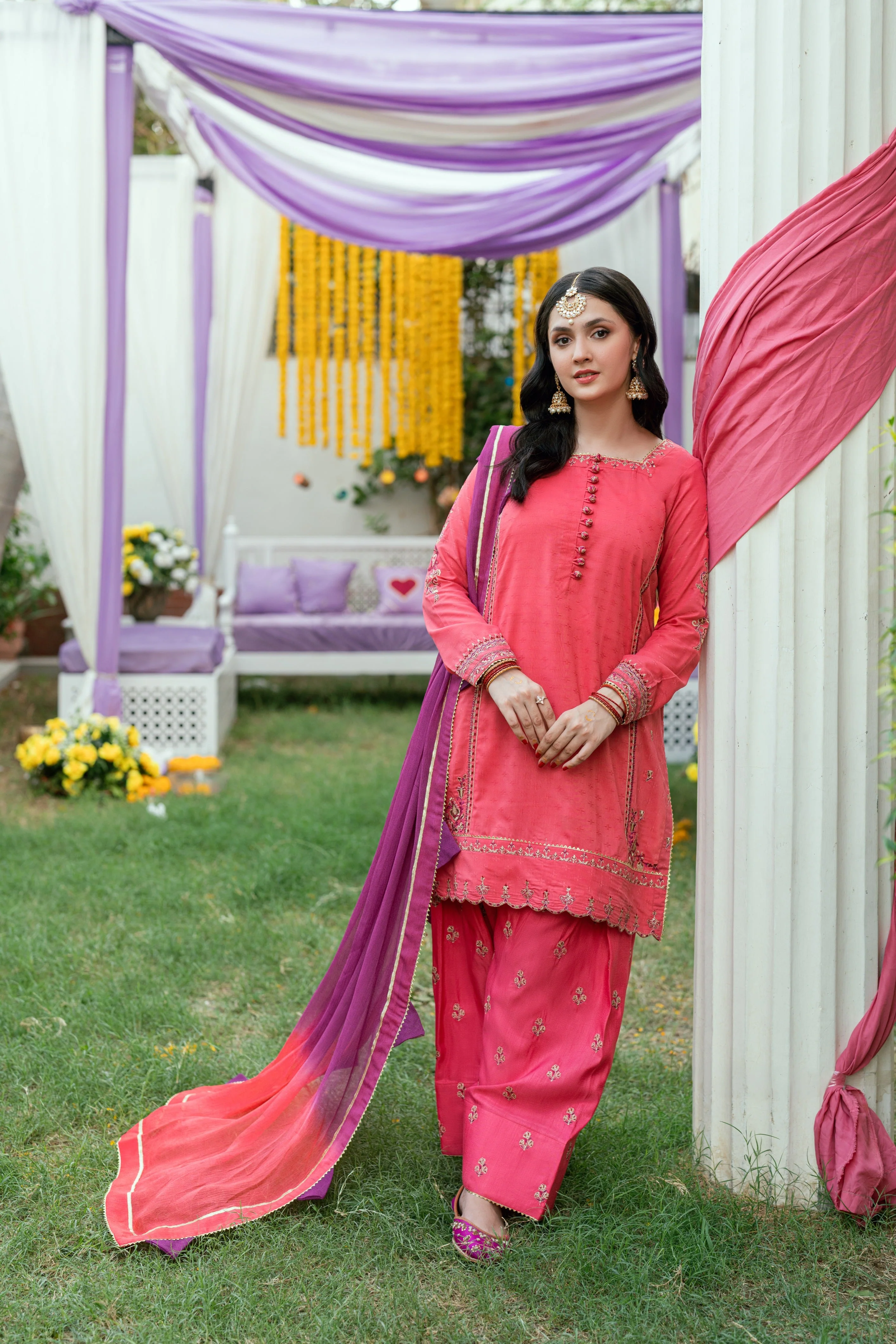 Omal Dilruba – 3pc Mehndi Lagai 2025