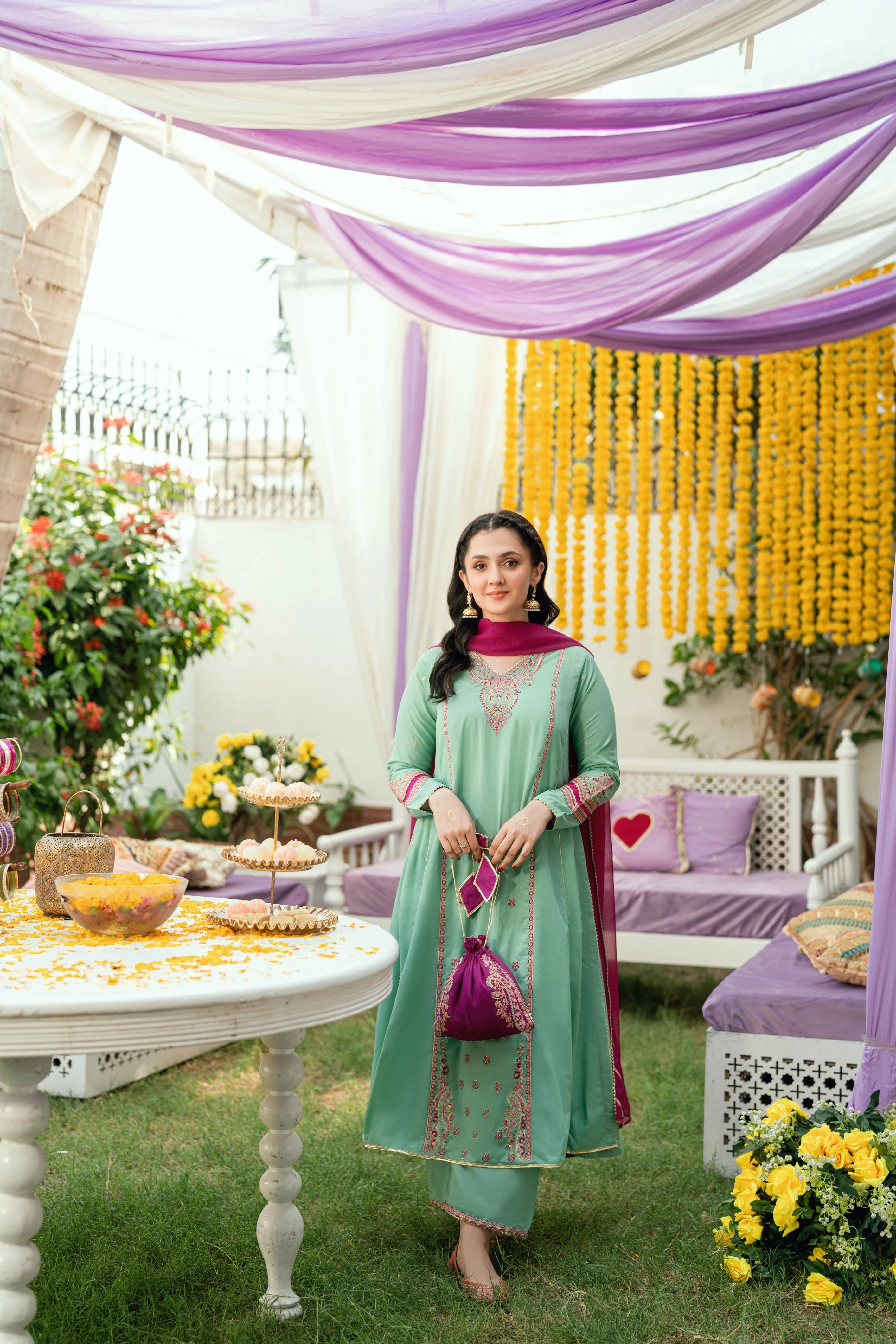 Omal Dua – 3pc Mehndi Lagai 2025