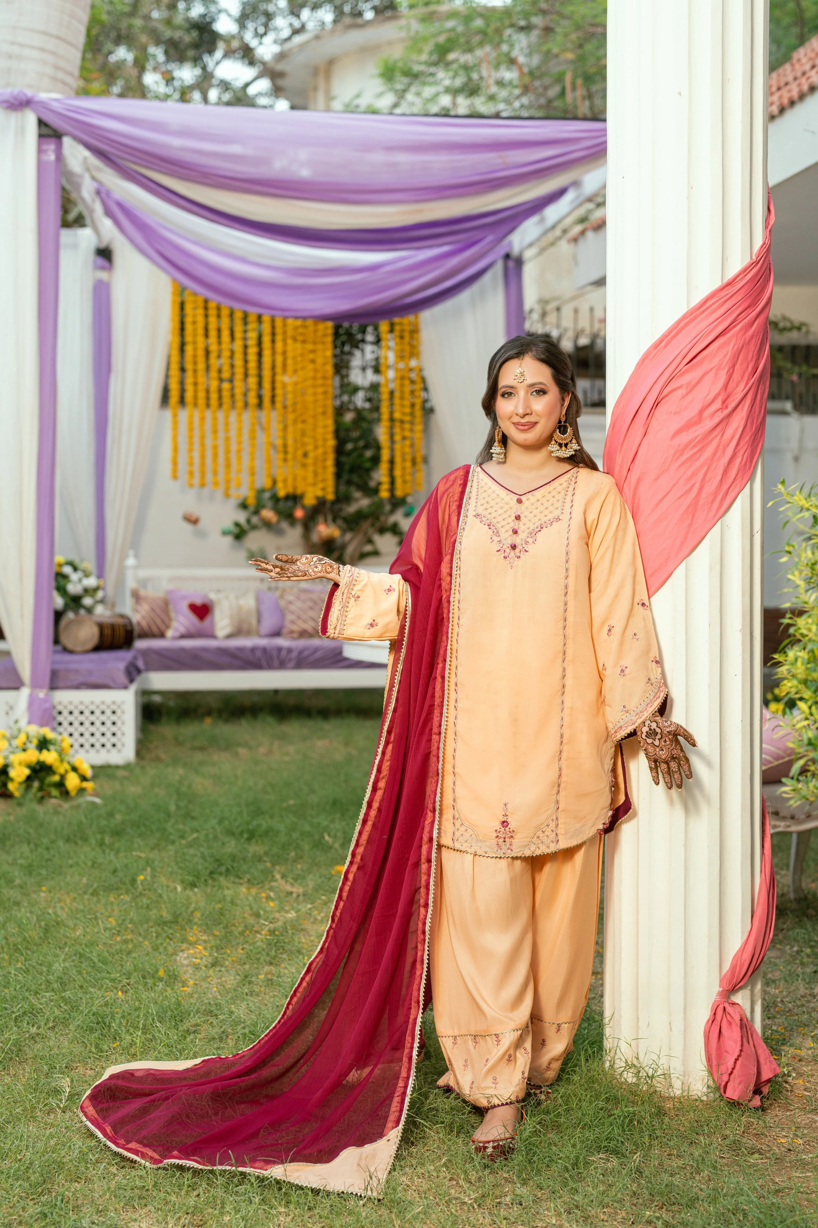 Omal Jahan – 3pc Mehndi Lagai 2025