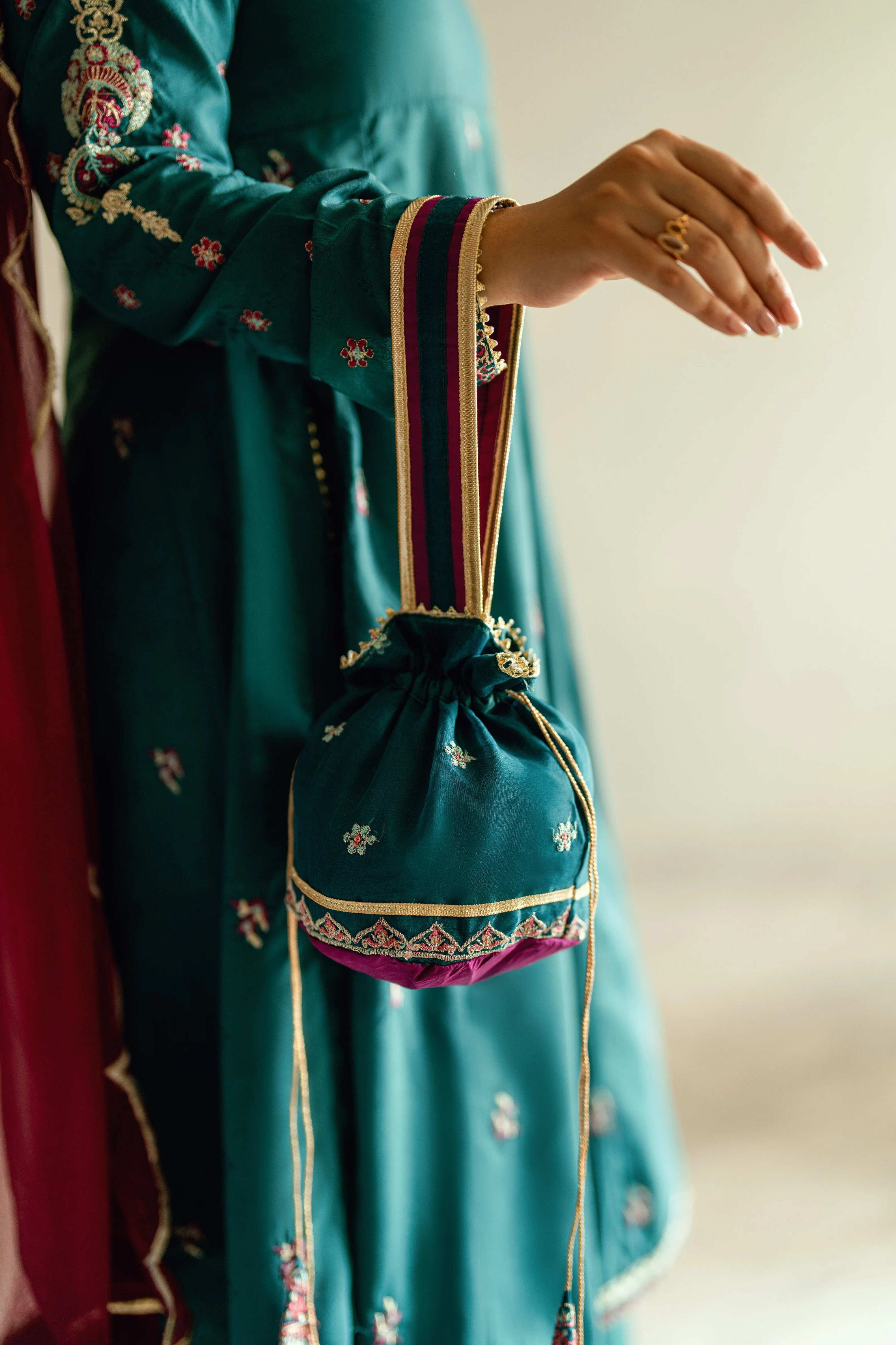 Omal Mahrukh Potli Baat Pakki Collection 2025