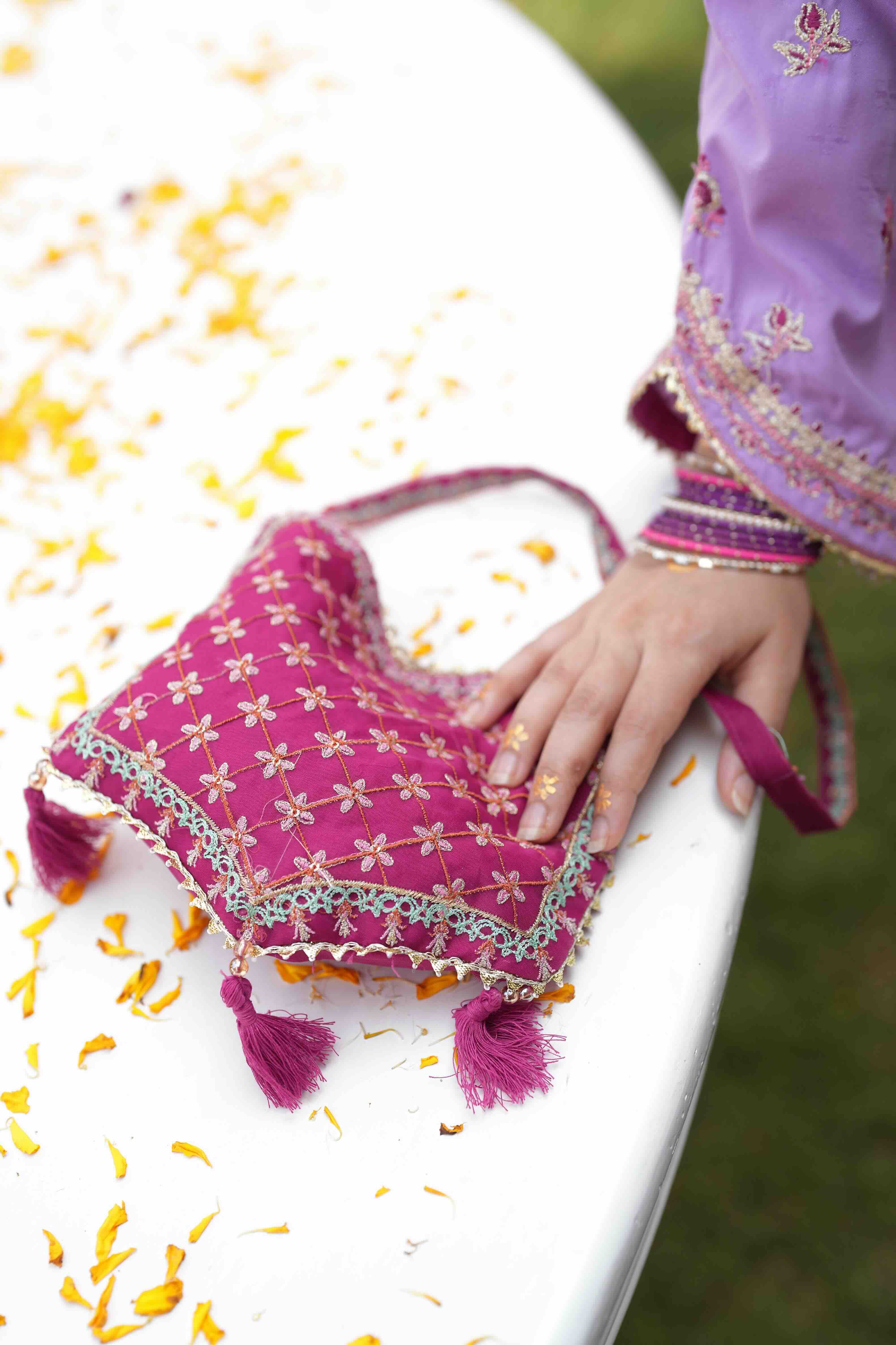 Omal Naaz Potli Mehndi Lagai 2025