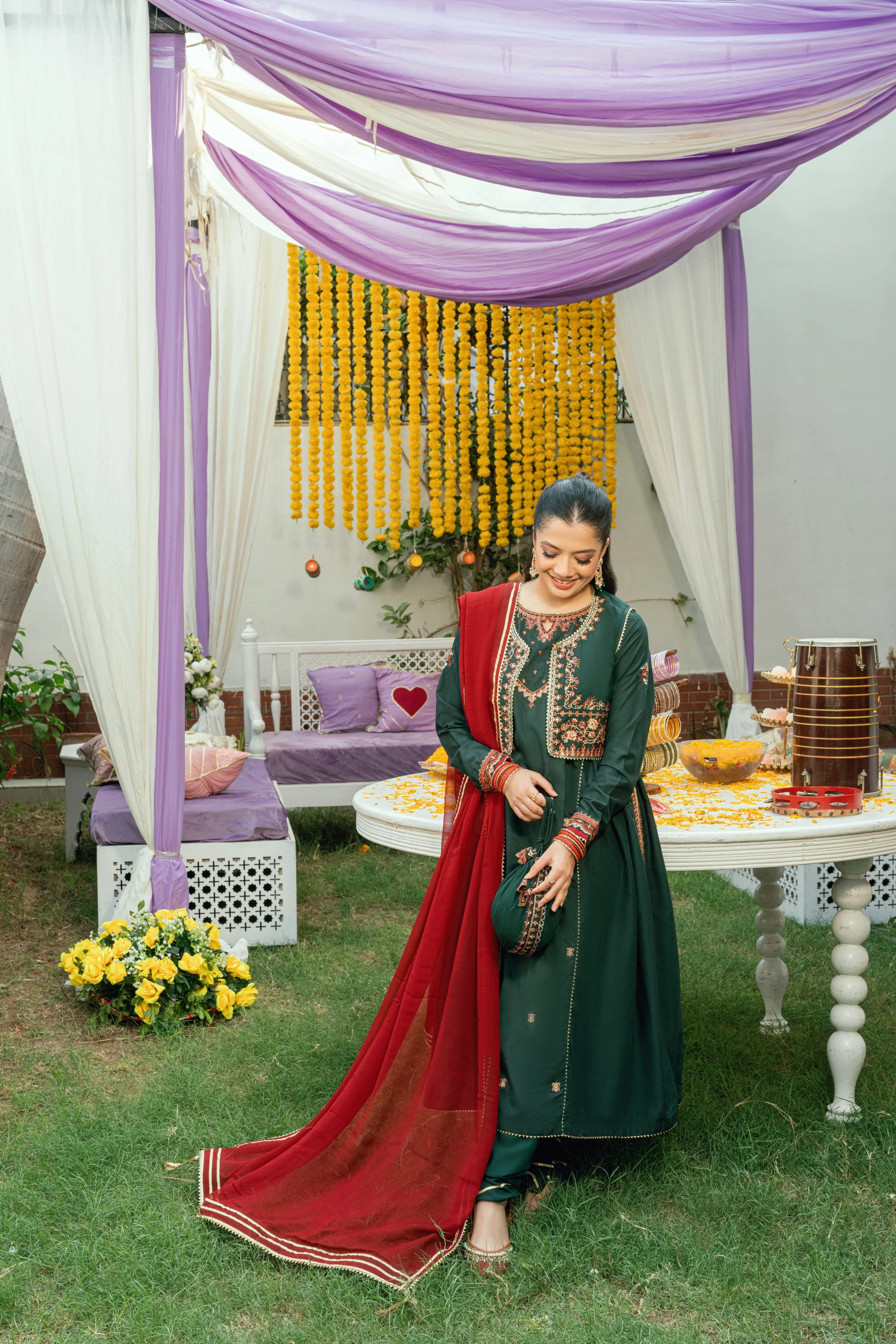 Omal Nayab – 3pc Mehndi Lagai 2025