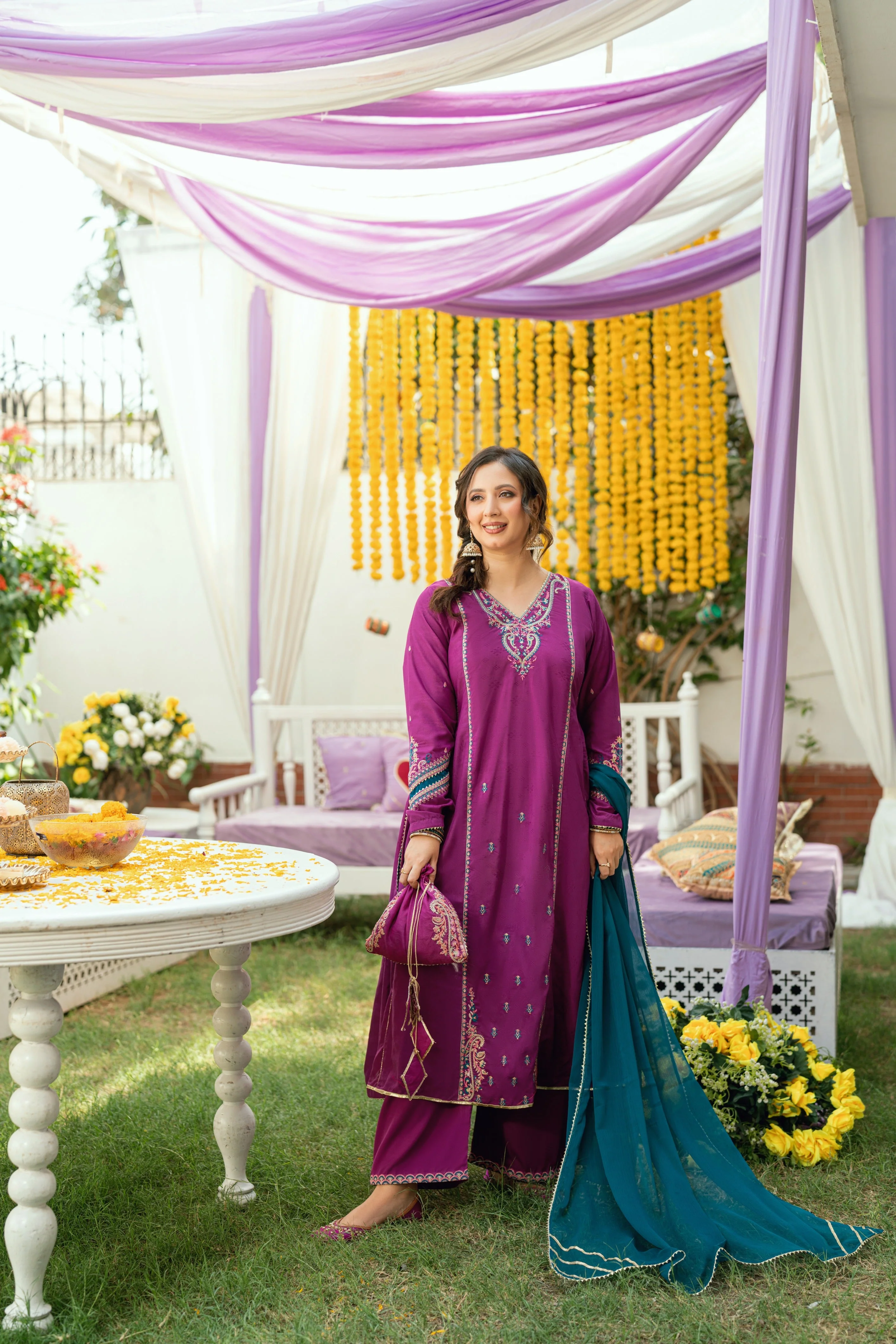 Omal Shanze – 3pc Mehndi Lagai 2025