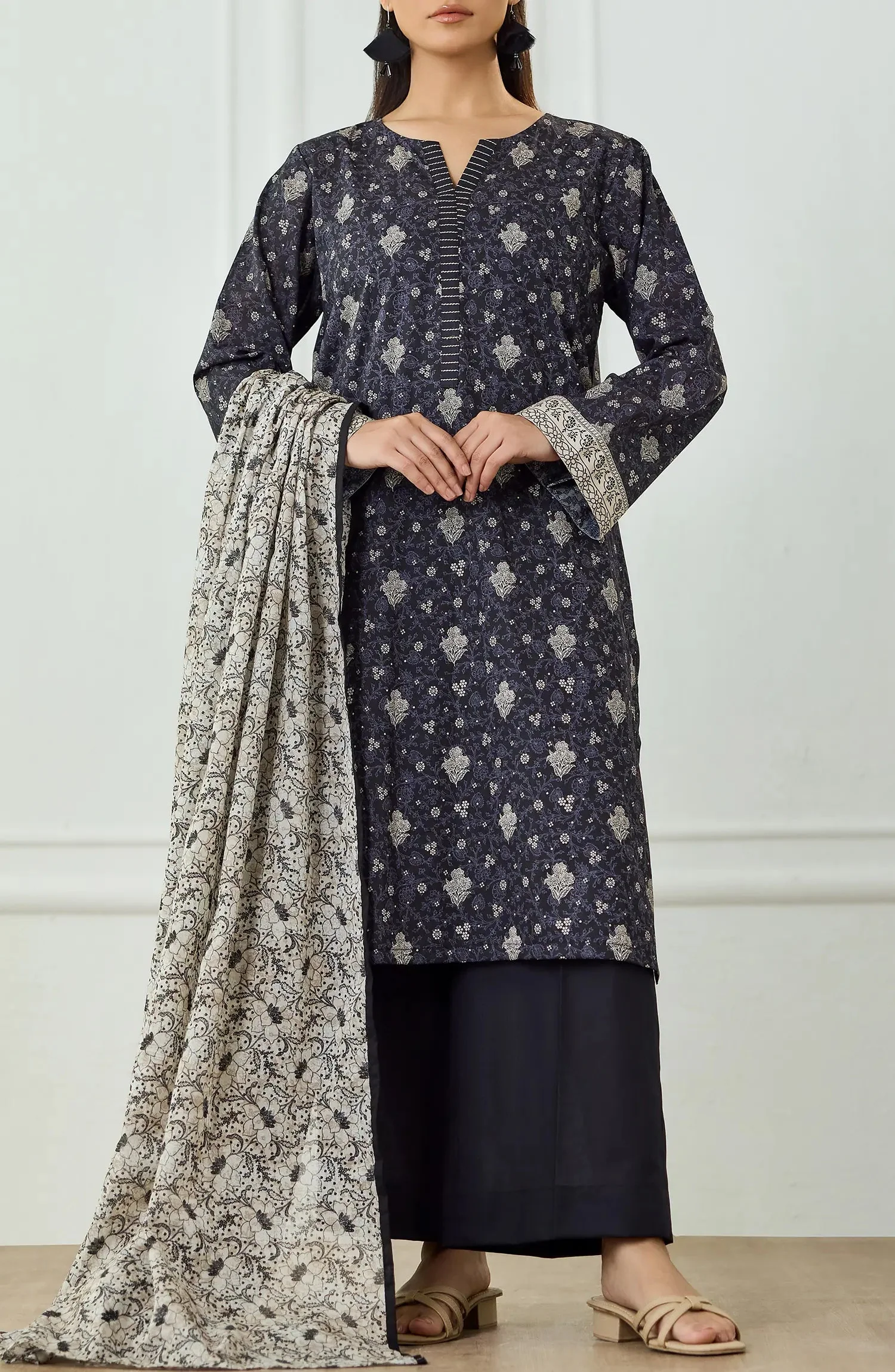 Orient OTL-25-508/U BLACK Winter Dresses 2025